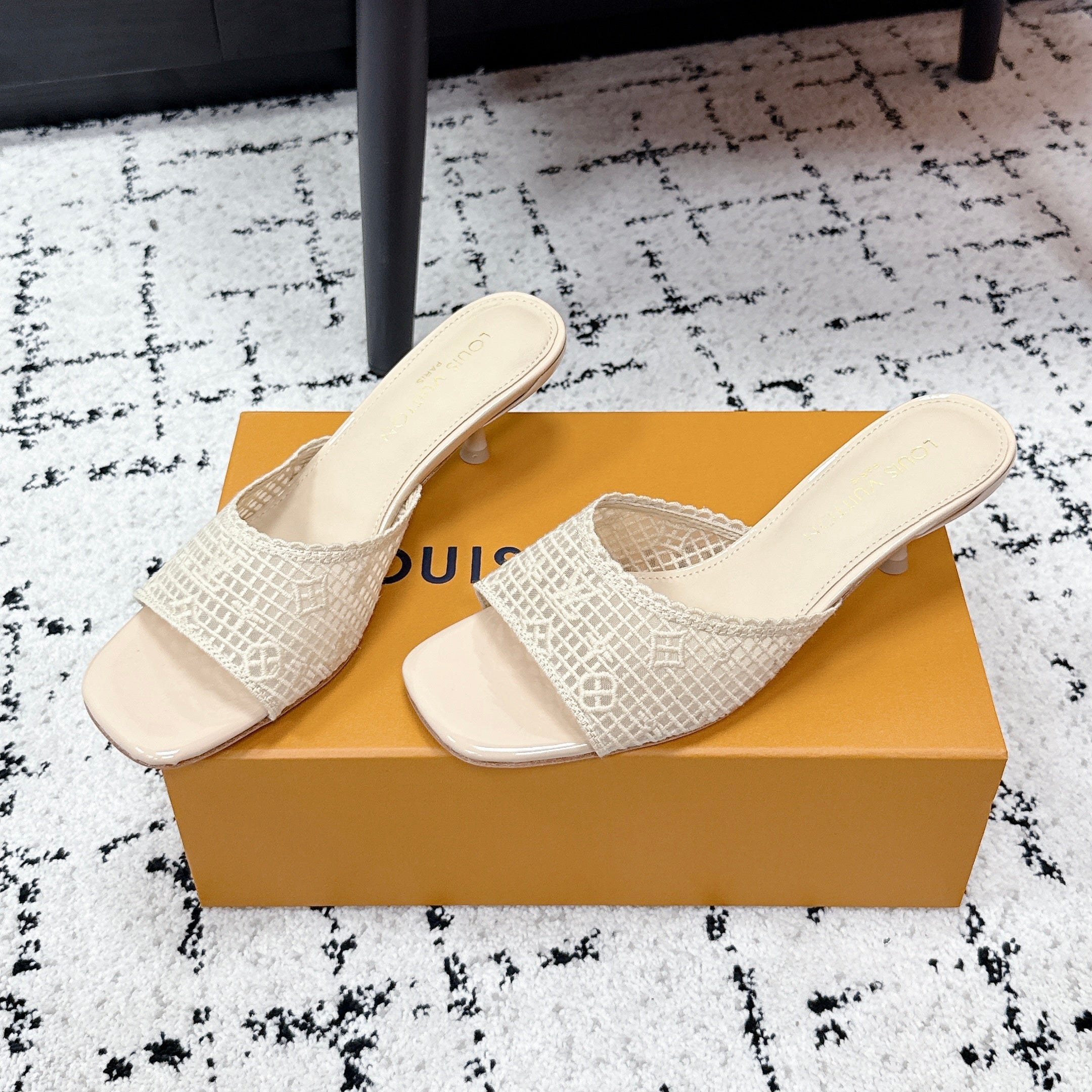 LV 26S 6 AM MULE 55MM IN BEIGE EMBROIDERED FABRIC