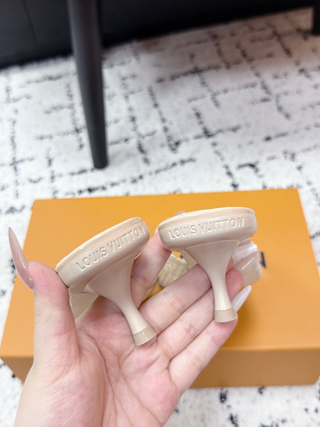 LV 26S 6 AM MULE 55MM IN BEIGE EMBROIDERED FABRIC