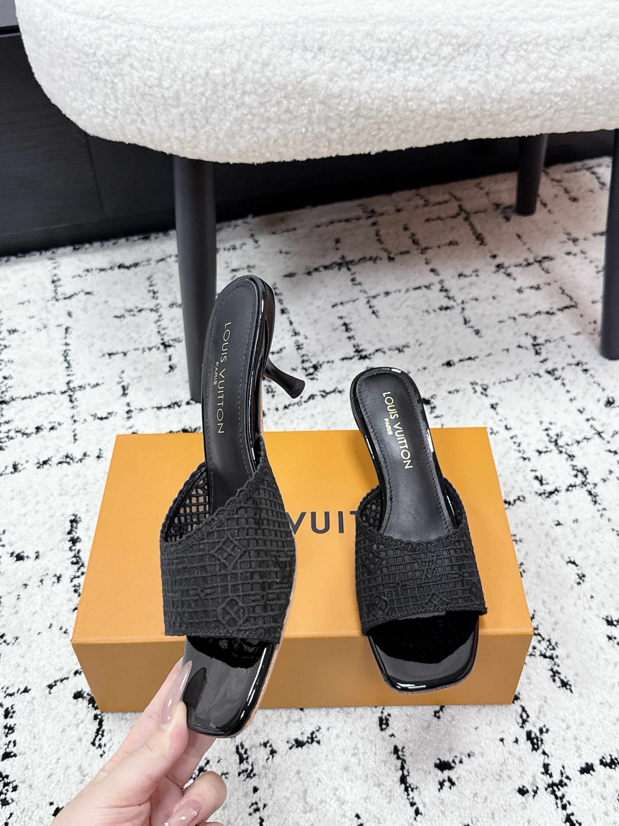 LV 26S 6 AM MULE 55MM IN BLACK EMBROIDERED FABRIC