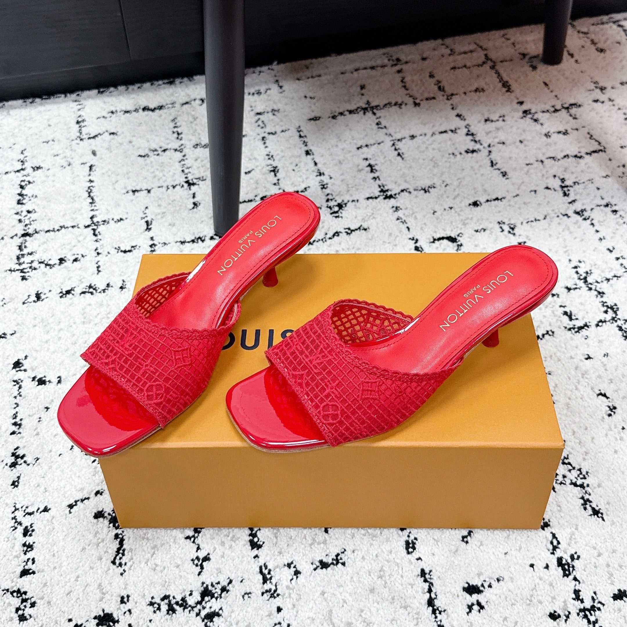 LV 26S 6 AM MULE 55MM IN RED EMBROIDERED FABRIC