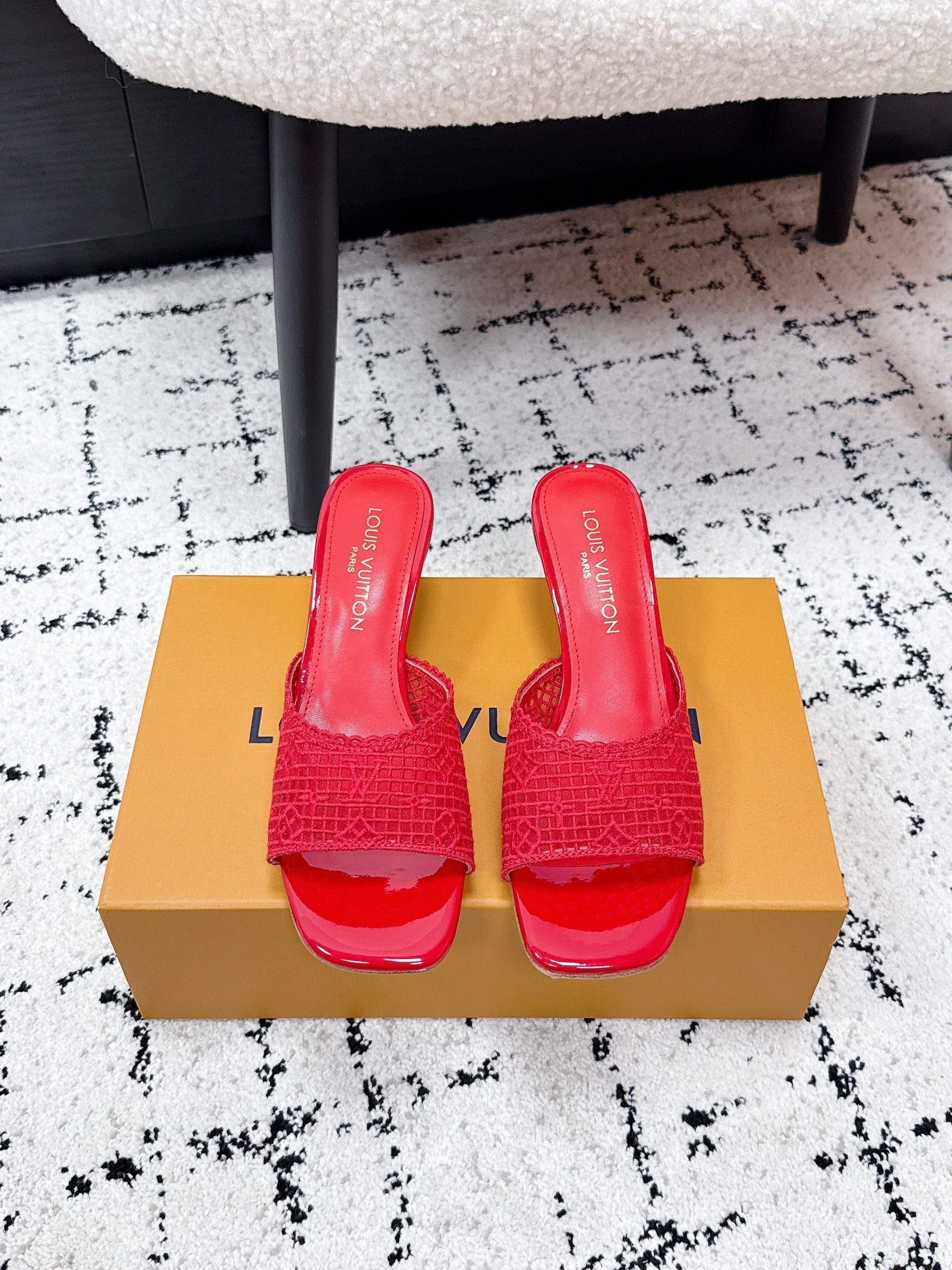 LV 26S 6 AM MULE 55MM IN RED EMBROIDERED FABRIC