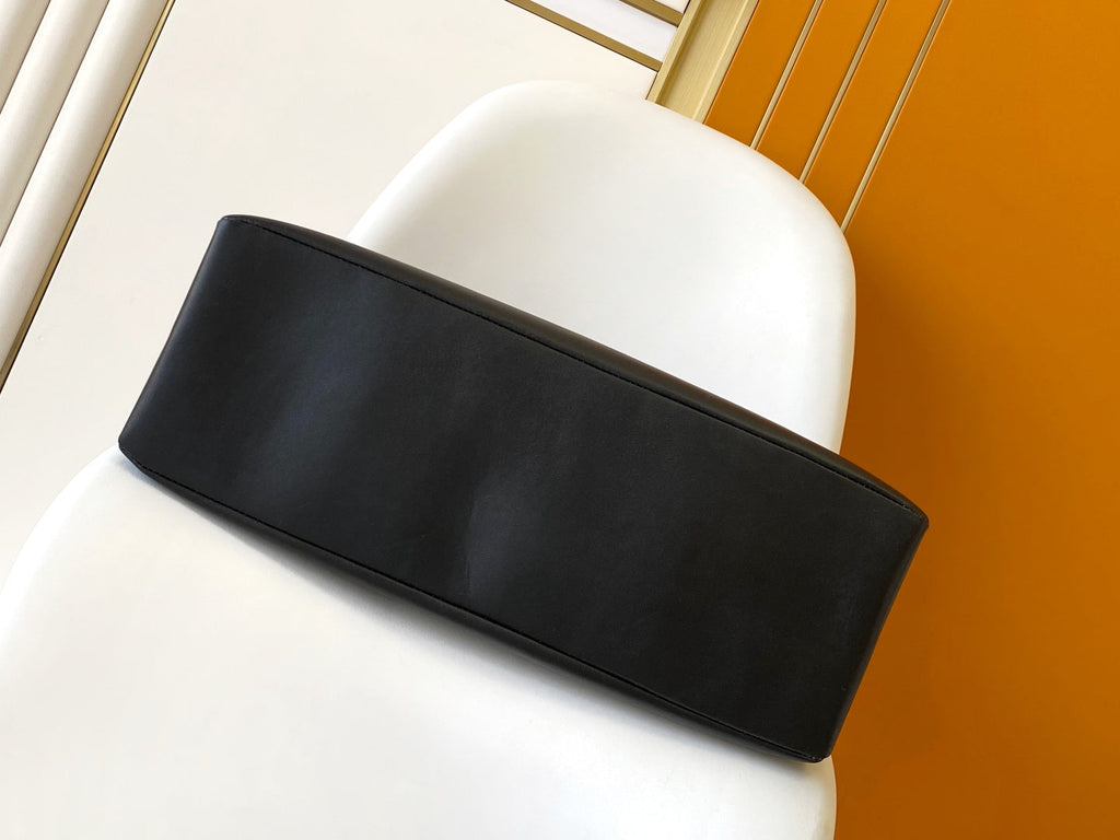 LV 26S SHOPPER TOTE 40 IN BLACK CALFSKIN