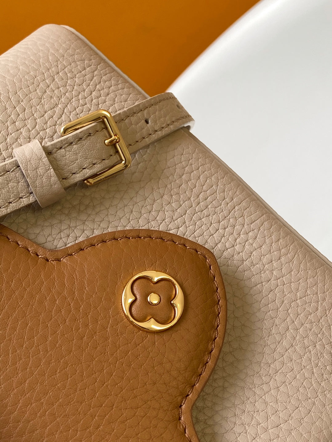 LV 26S CAPUCINES BAG 21 IN GRAYISH BEIGE TAURILLON CALFSKIN