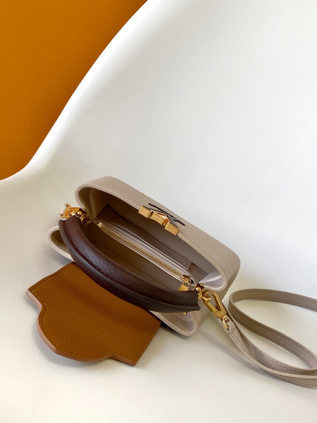 LV 26S CAPUCINES BAG 21 IN GRAYISH BEIGE TAURILLON CALFSKIN