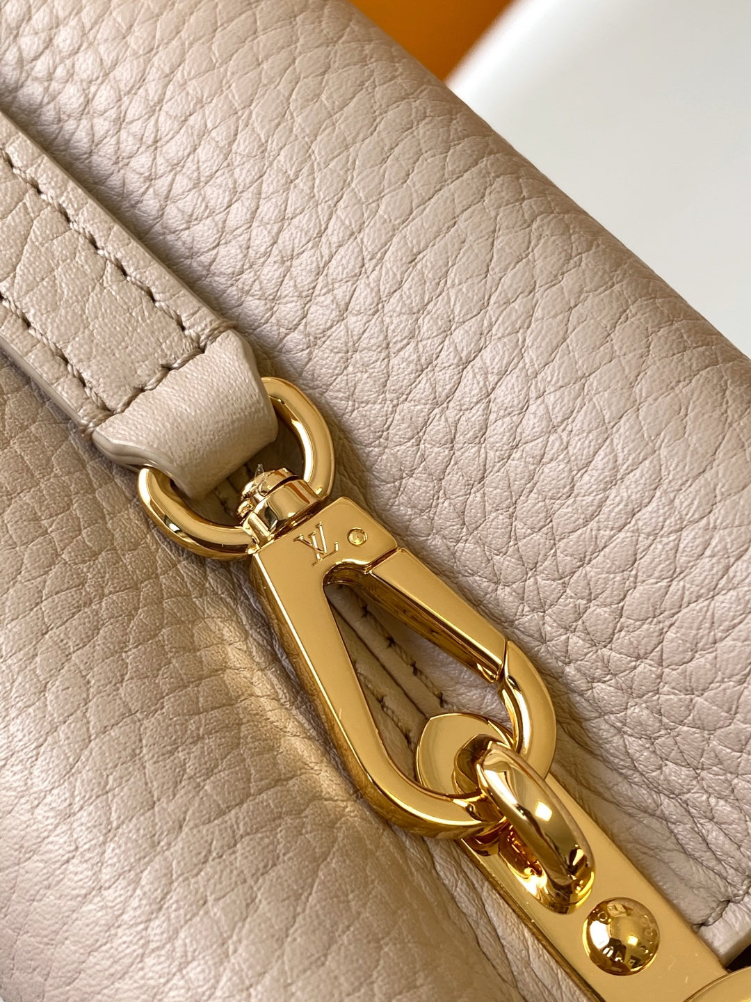 LV 26S CAPUCINES BAG 21 IN GRAYISH BEIGE TAURILLON CALFSKIN