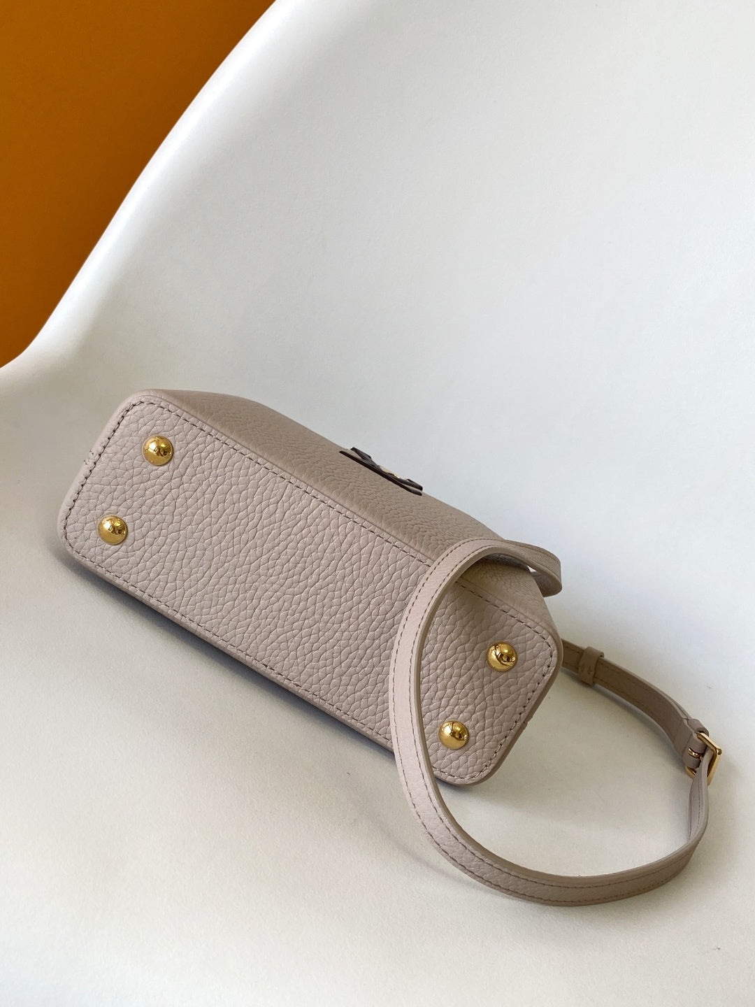 LV 26S CAPUCINES BAG 21 IN GRAYISH BEIGE TAURILLON CALFSKIN