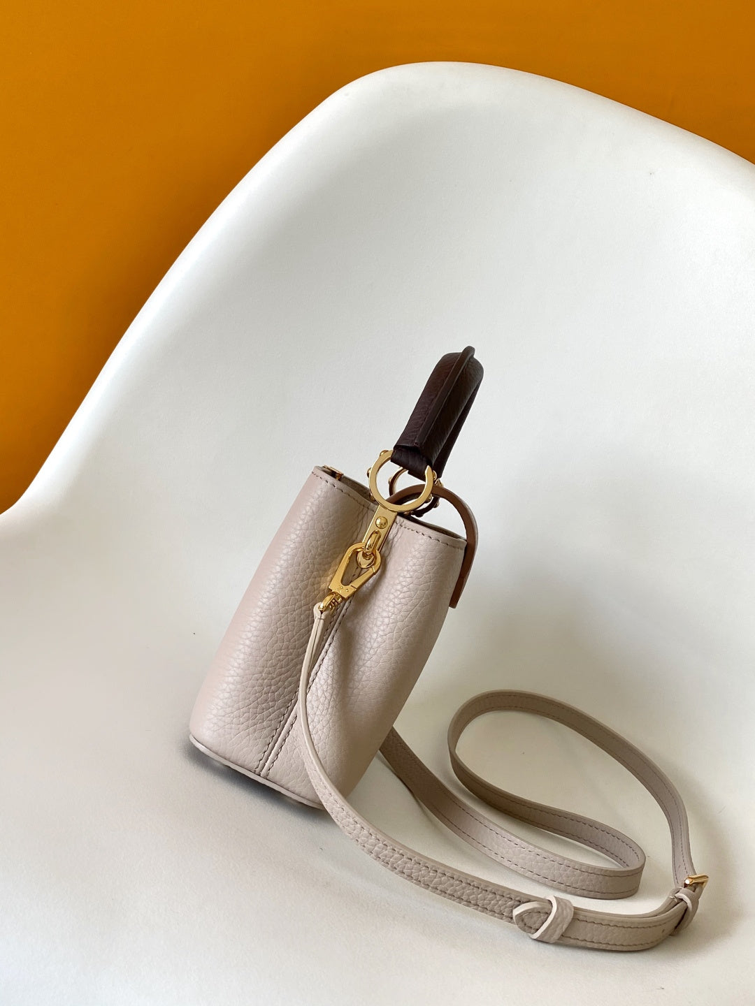 LV 26S CAPUCINES BAG 21 IN GRAYISH BEIGE TAURILLON CALFSKIN