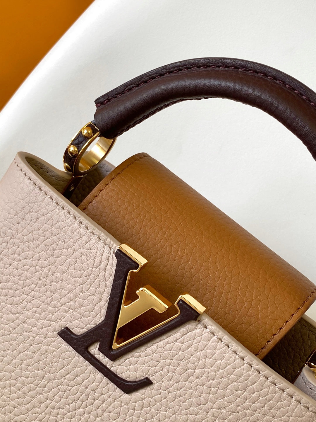 LV 26S CAPUCINES BAG 21 IN GRAYISH BEIGE TAURILLON CALFSKIN