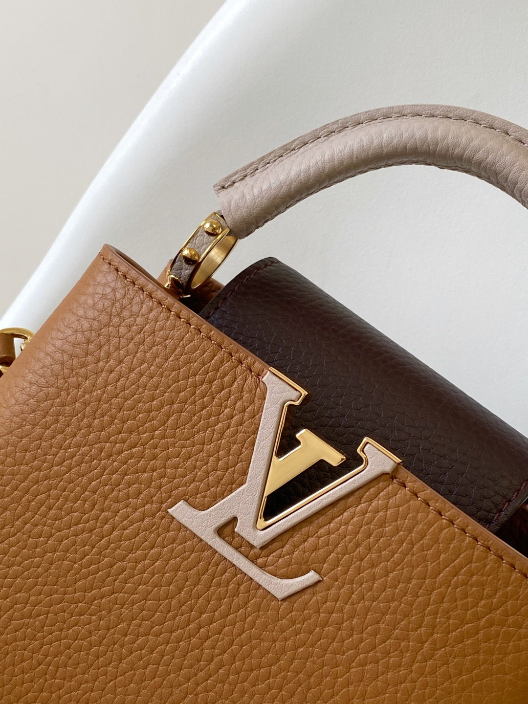 LV 26S CAPUCINES BAG 21 IN BROWN TAURILLON CALFSKIN