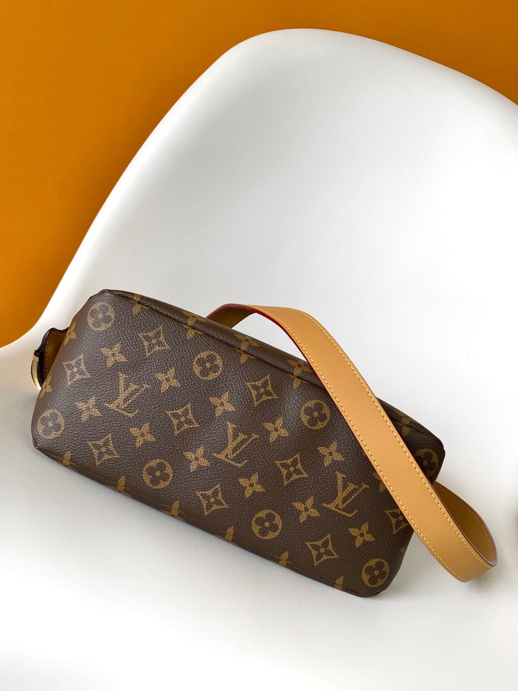 LV 26S LOUIS HANDBAG 25 IN BROWN CALFSKIN