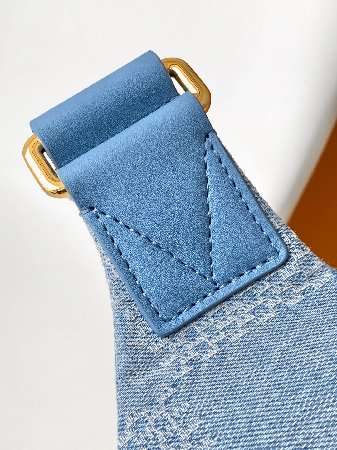 LV 25S RUSH BUMBAG 30 IN BLUE CANVAS DAMIER DENIM