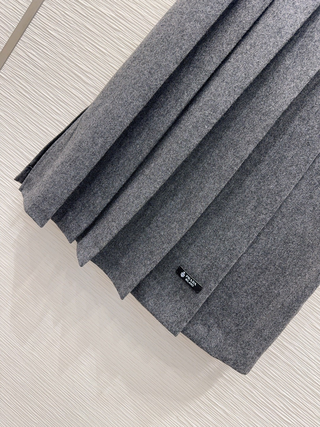 PRADA 25S LONG PLEATED SKIRT 212