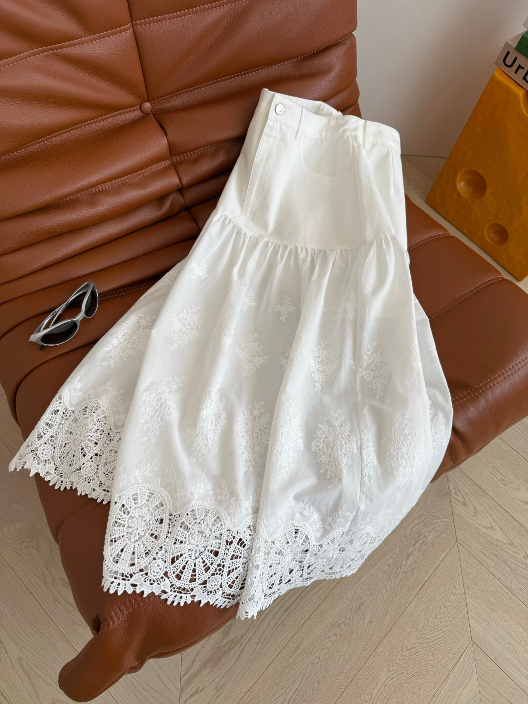 WHITE DRESS 25S WITH LACE EMBROIDERY 265759
