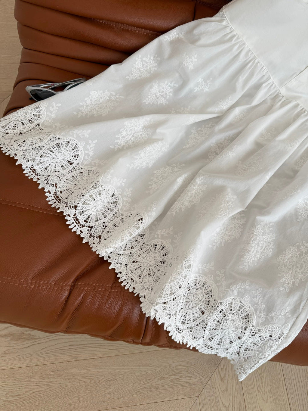 WHITE DRESS 25S WITH LACE EMBROIDERY 265759