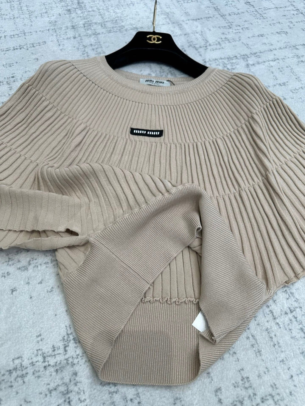 MIUMIU 26S PLEATED SHORT-SLEEVED SWEATER STYLE 1109