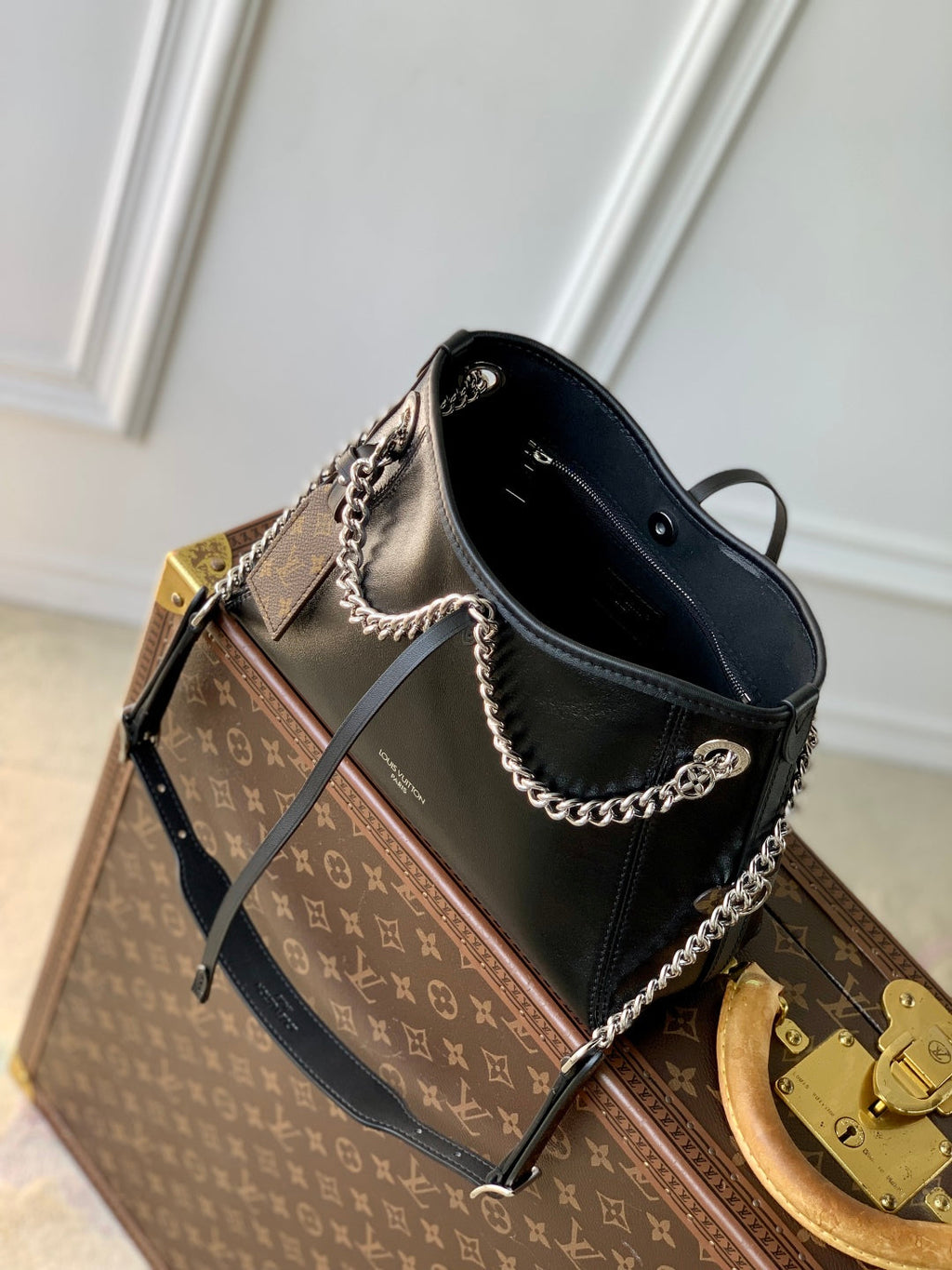 CARRYALL CARGO VIBE BB 26 IN BLACK LAMBSKIN BORWN MONOGRAM TAG