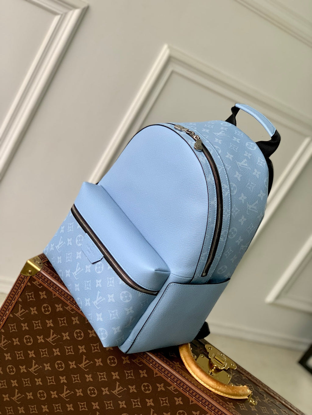 DISCOVERY SLIM BACKPACK 38 BLUE MONOGRAM COATED CANVAS AND CALFSKIN