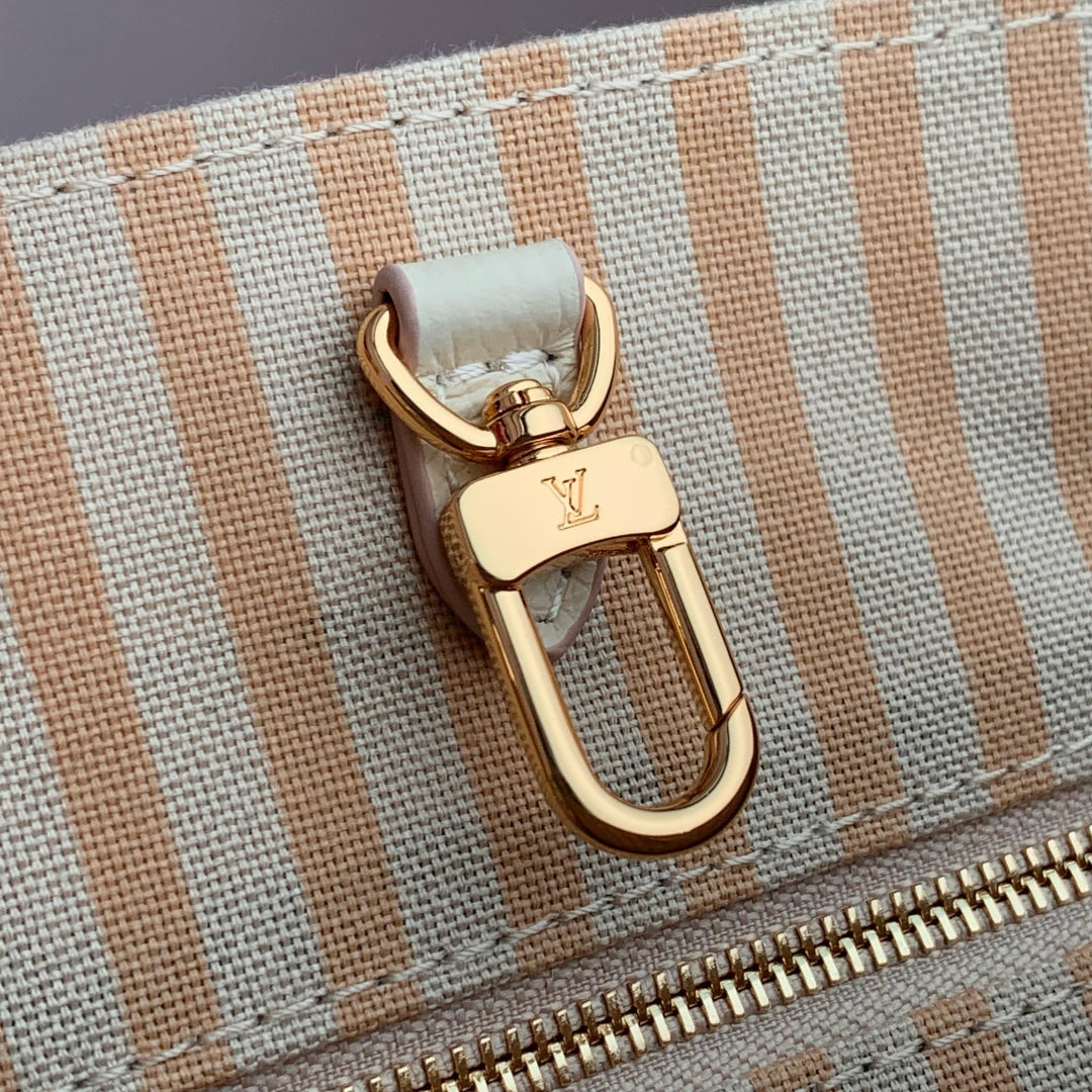 ONTHEGO 25 IN CREAM MONOGRAM EMPREINTE CALFSKIN EMBOSSED LOGO