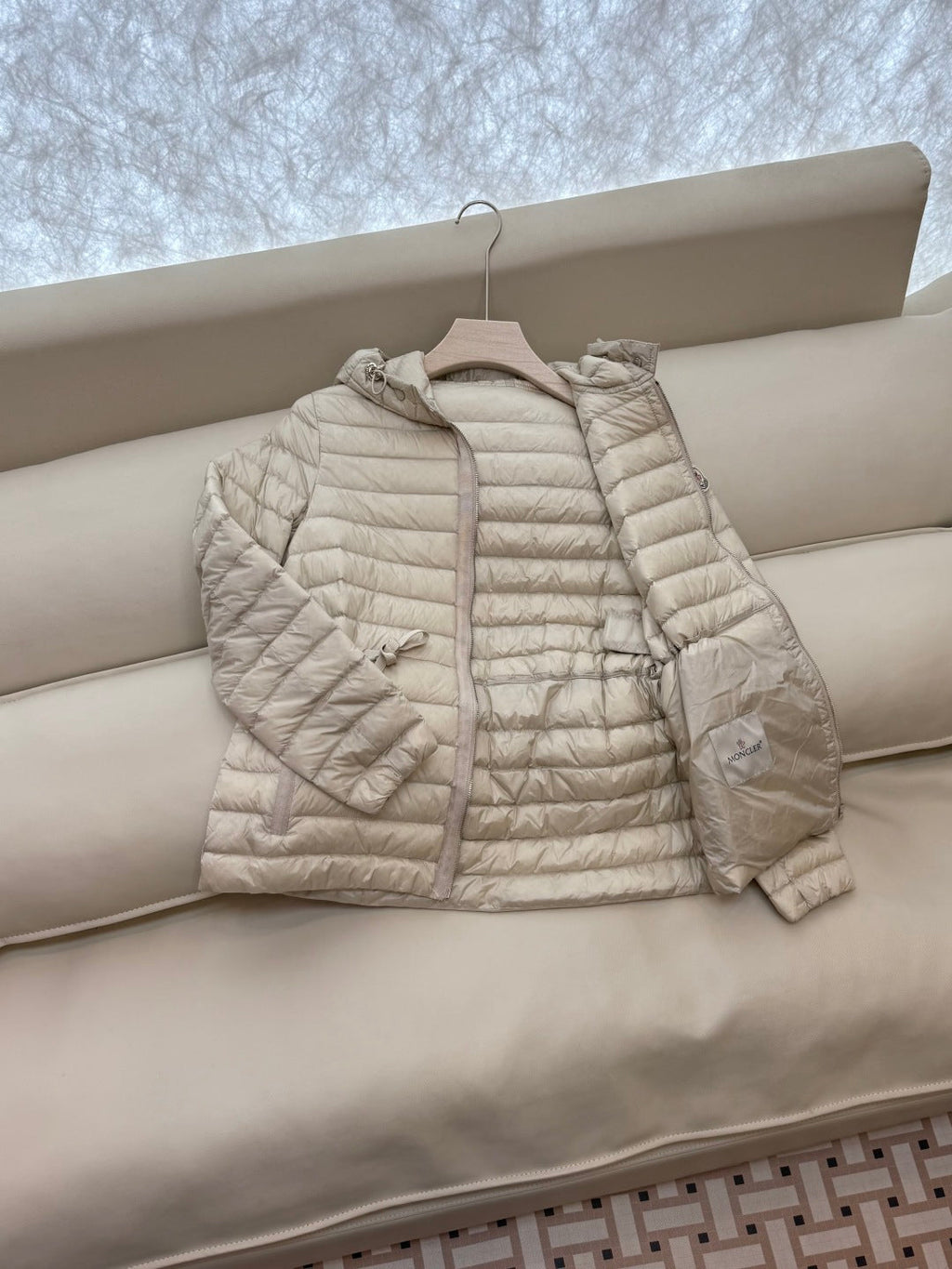 MONCLER 25S SHORT DOWN JACKET WITH DRAWSTRING 403