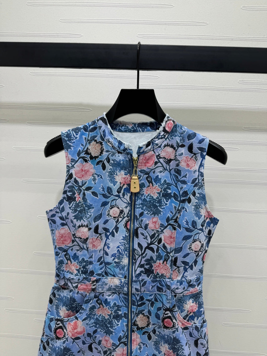 LV 25S ROUND NECK SLEEVELESS DRESS 264202