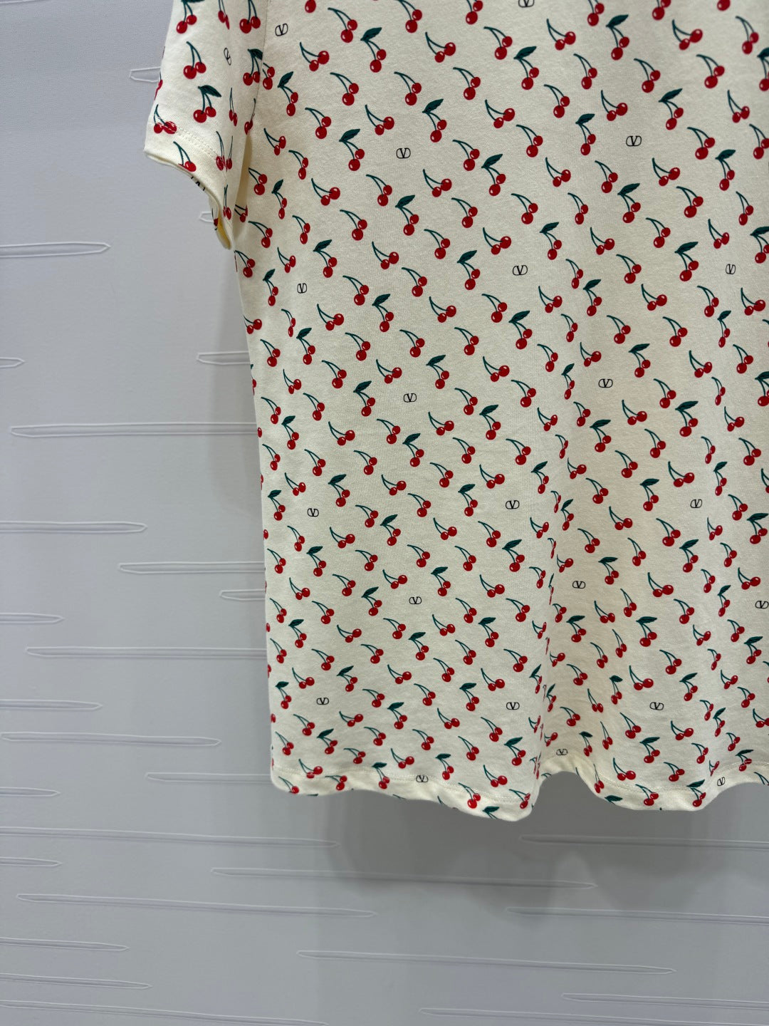 VALENTINO 25S CHERRY PATTERN ROUND NECK T-SHIRT 264040