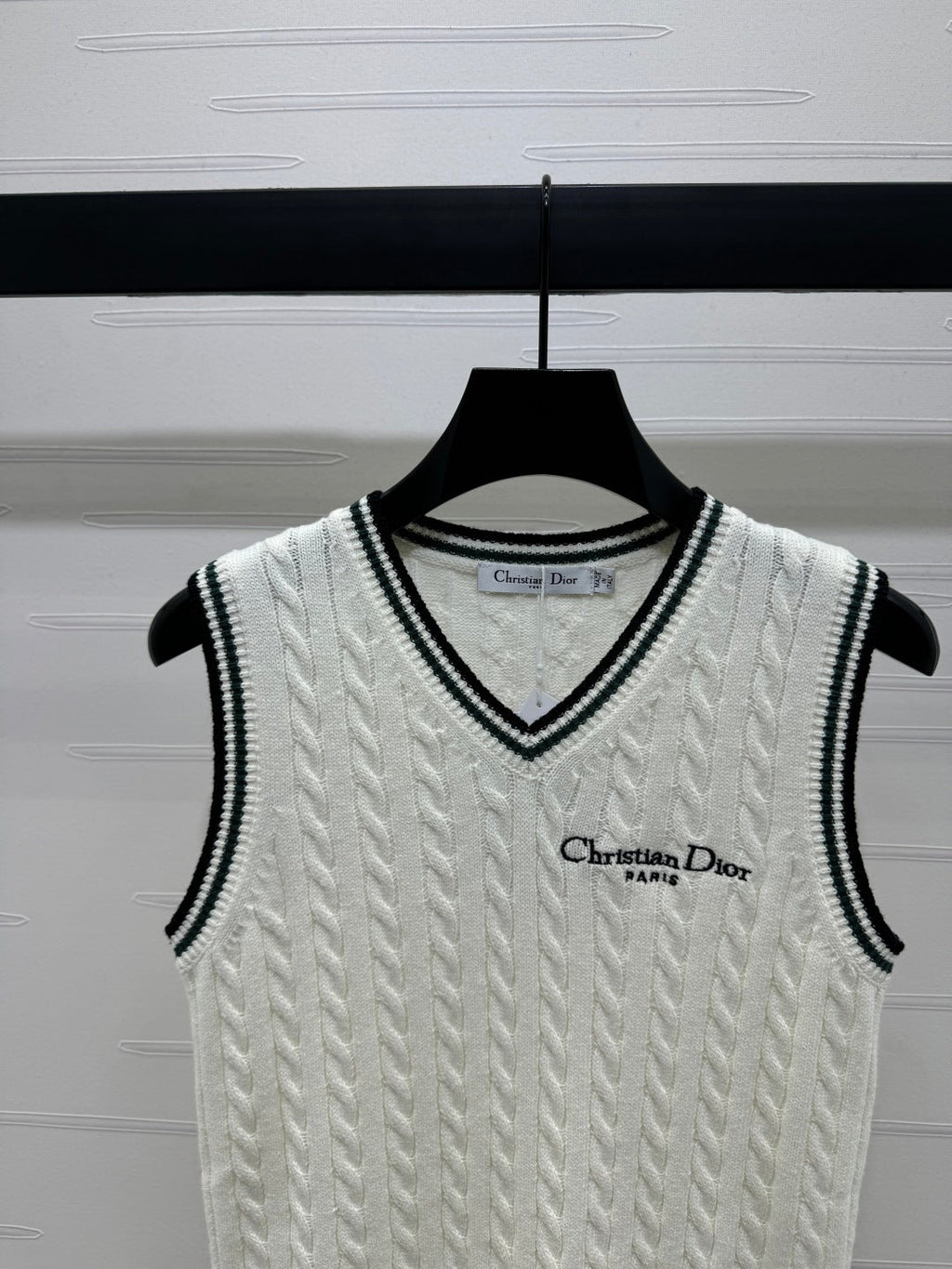 DIOR KNITTED V-NECK SLEEVELESS VEST WHITE 274923