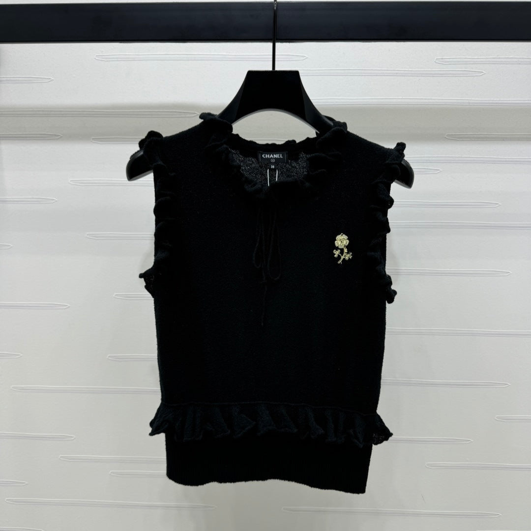 CHANEL SLEEVELESS TOP WITH RUFFLED COLLAR 274888