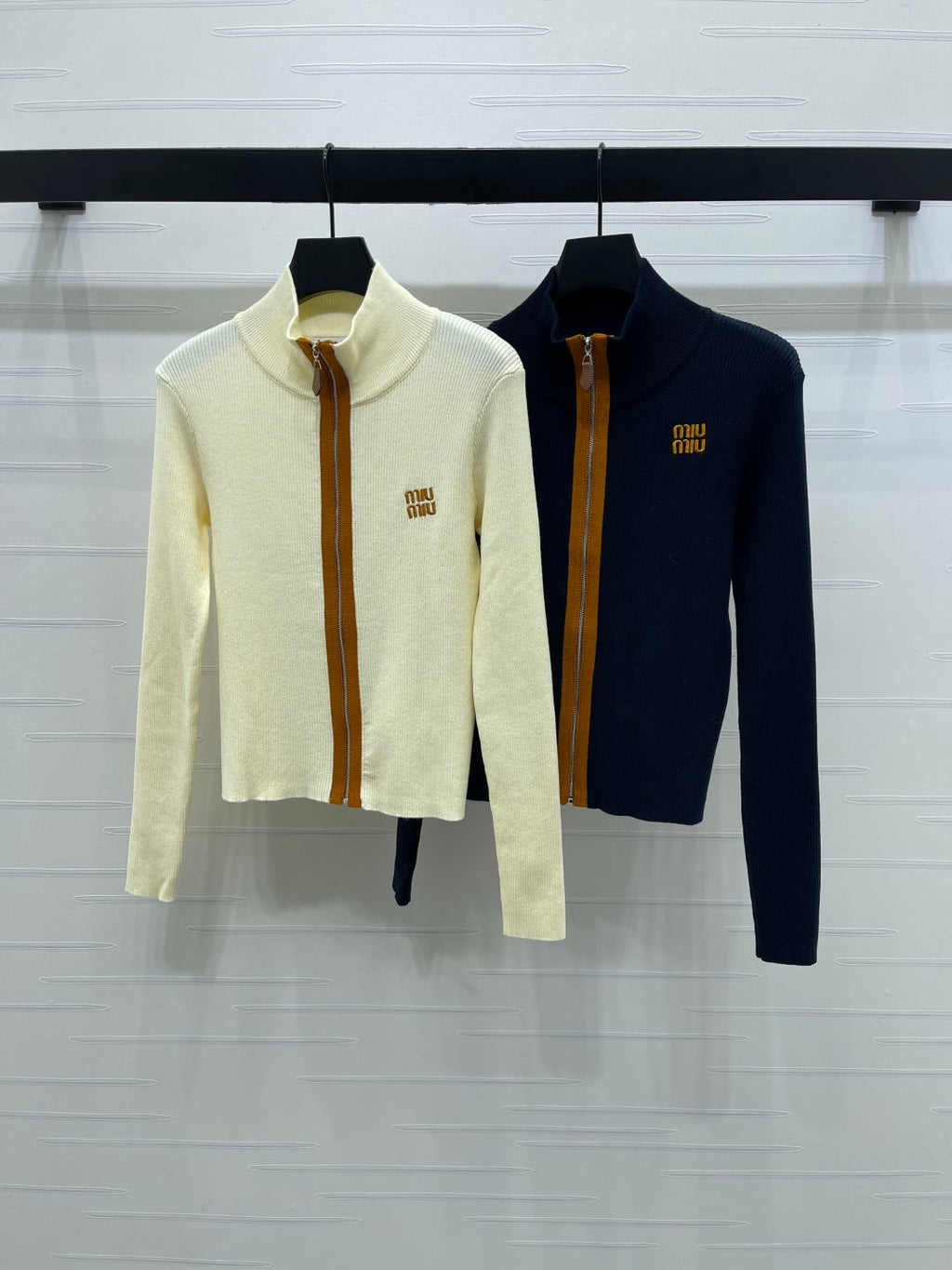 MIUMIU CARDIGAN STYLE 489