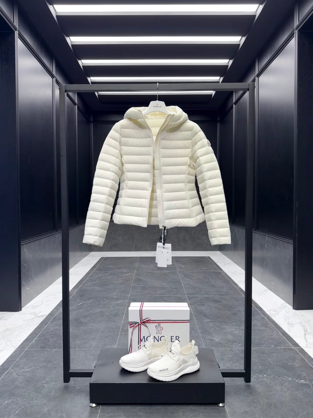MONCLER 25S JACKET IN WHITE 019