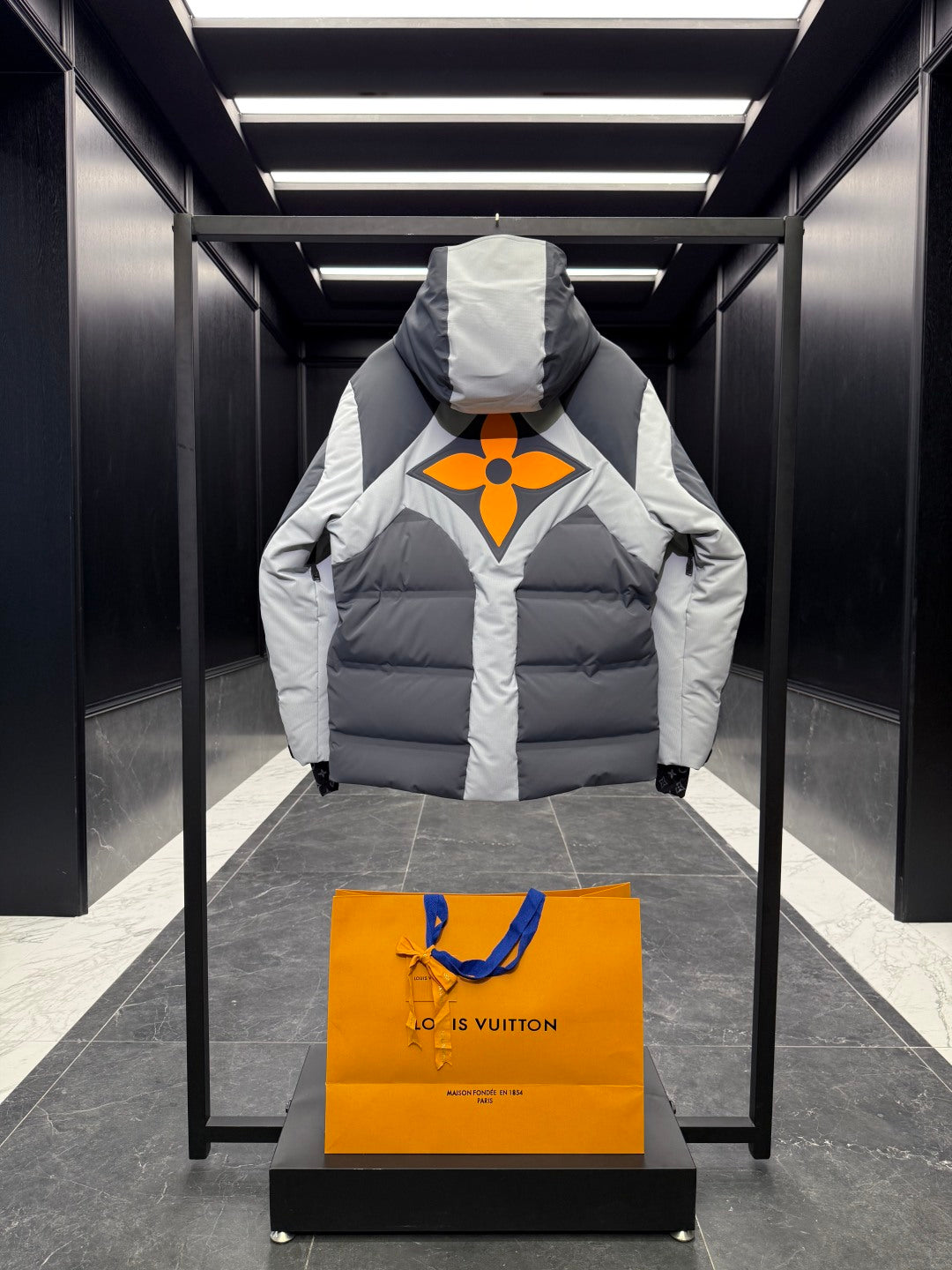 LV 25S DOWN JACKET 566132