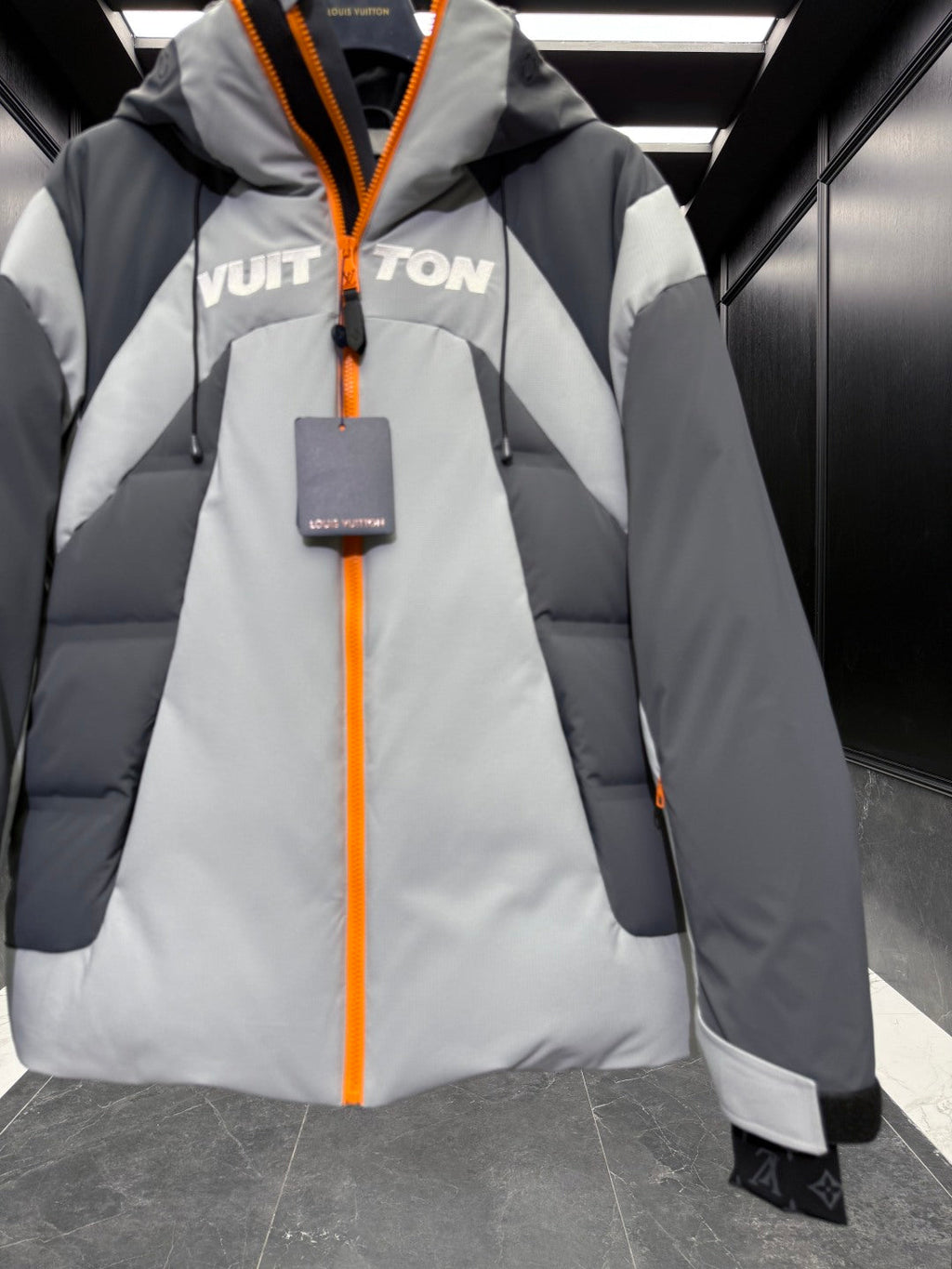 LV 25S DOWN JACKET 566132