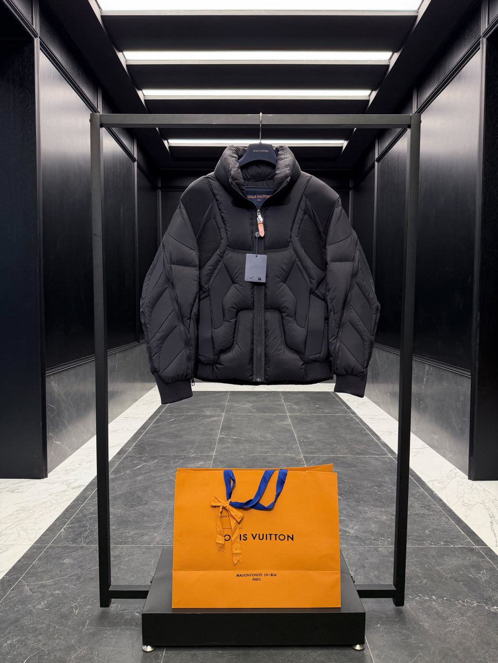 LV 25S DOWN JACKET 574436
