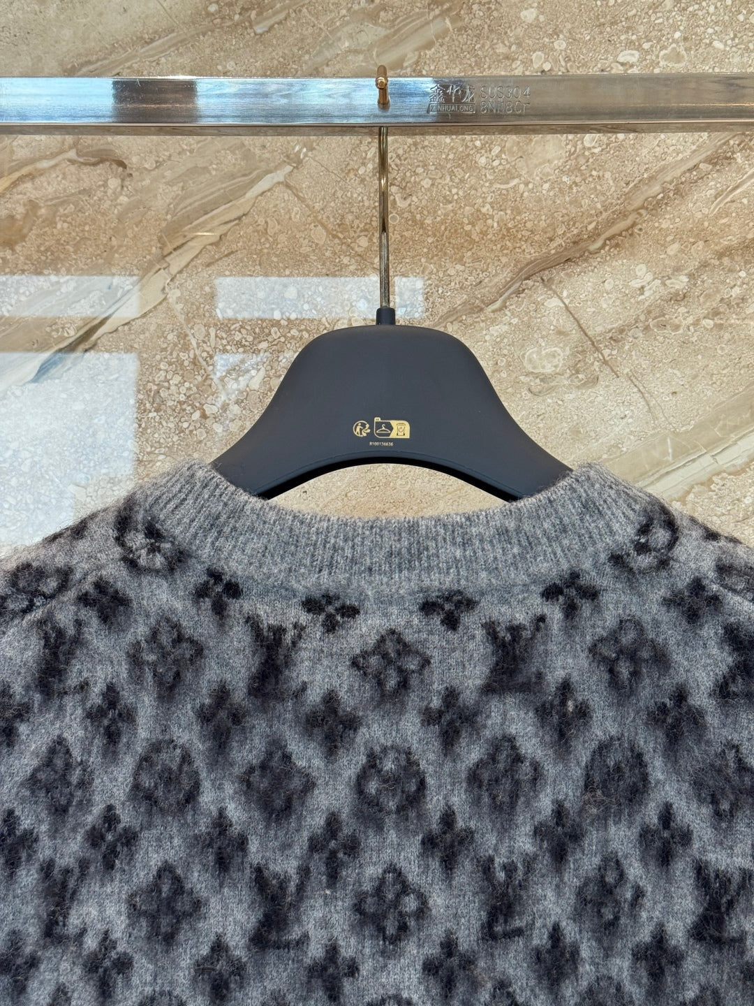 LV 25S CARDIGAN 0004