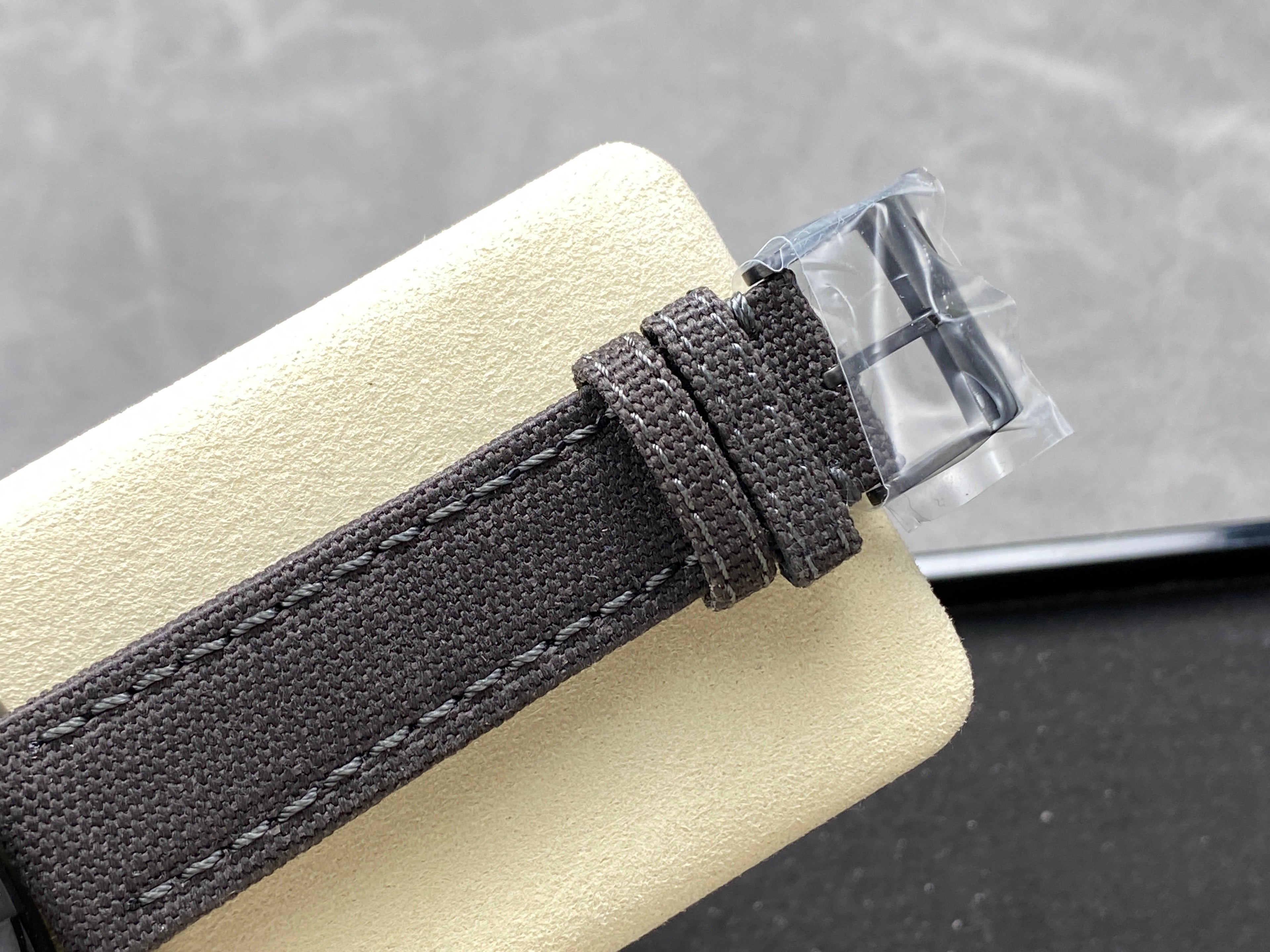 AVENGER BLACKBIRD TITANIUM CASE BLACK NYLON STRAP