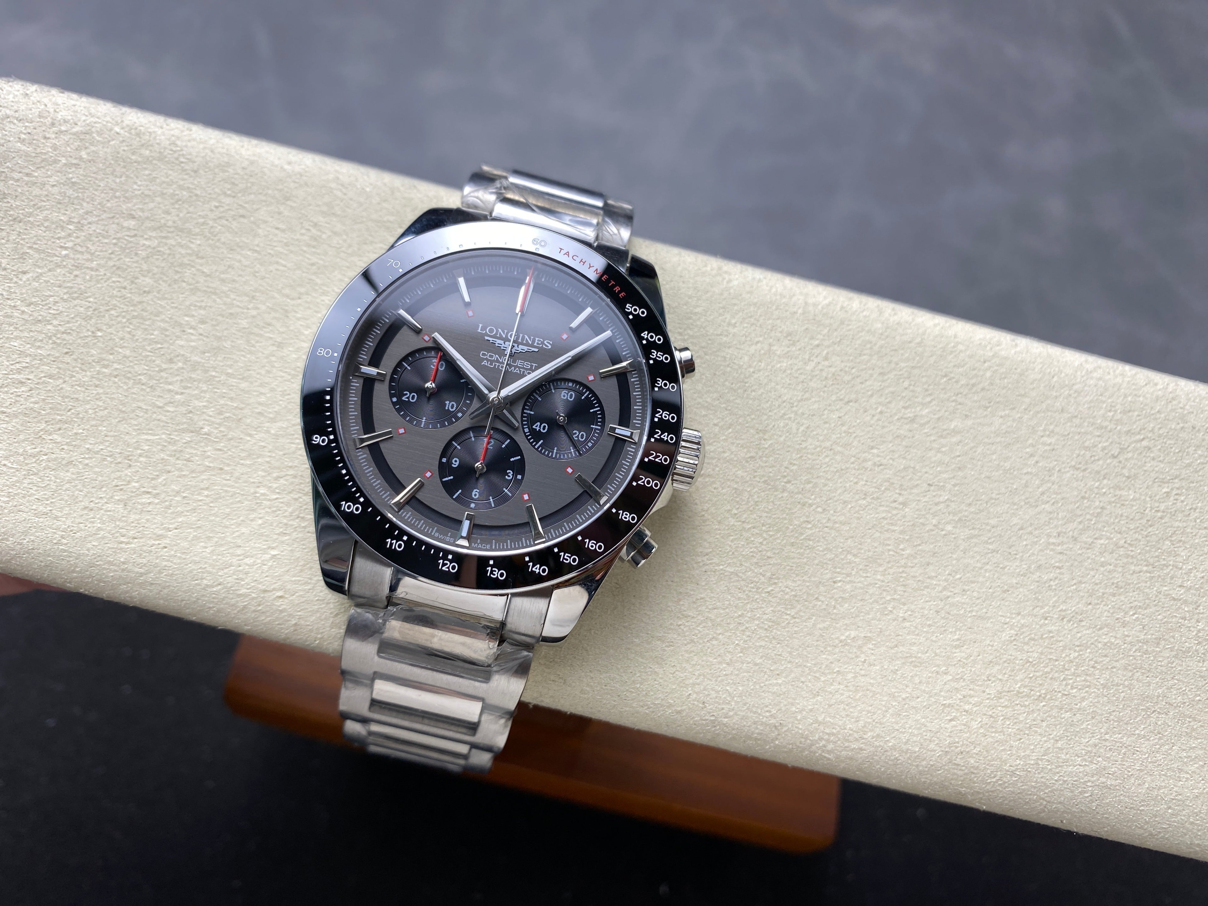 CONQUEST CHRONOGRAPH 42 MM SILVER CASE WITH FULL BLACK DIAL