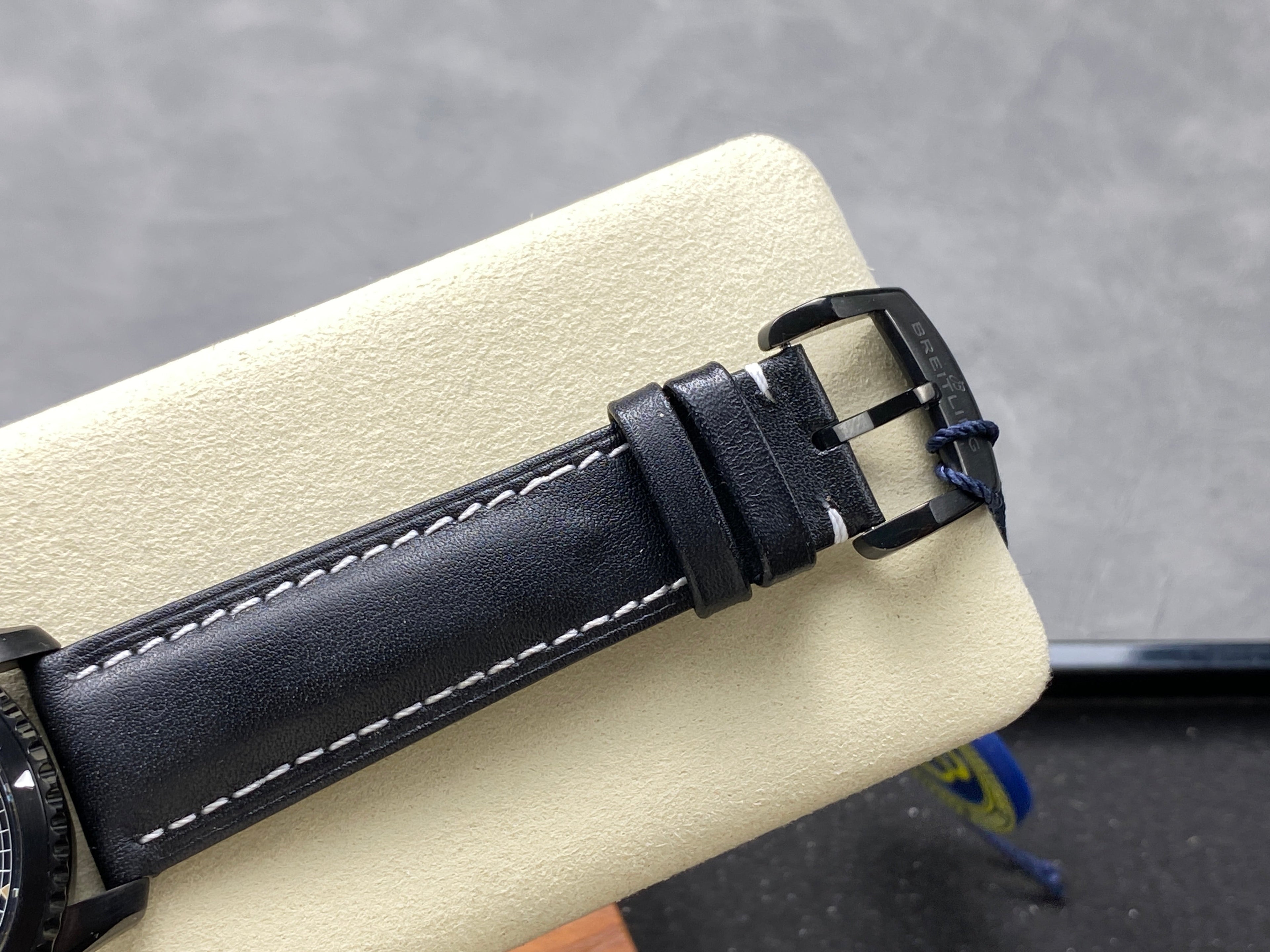 AVIATOR 8 AUTOMATIC STEEL CASE BLACK CALFSKIN STRAP
