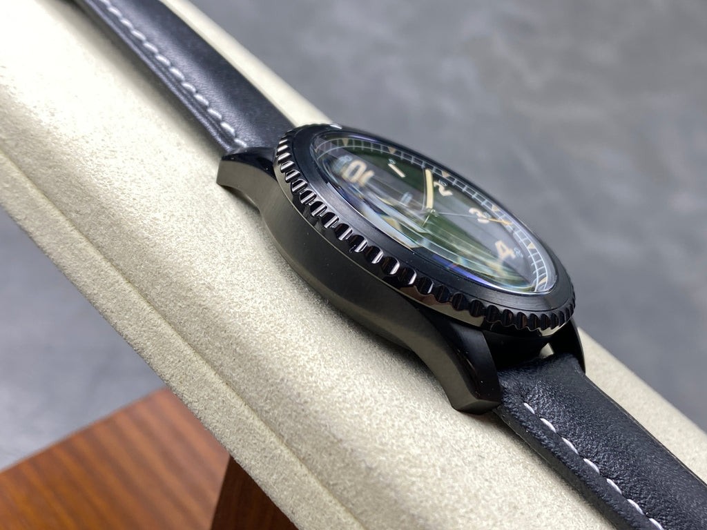 AVIATOR 8 AUTOMATIC STEEL CASE BLACK CALFSKIN STRAP