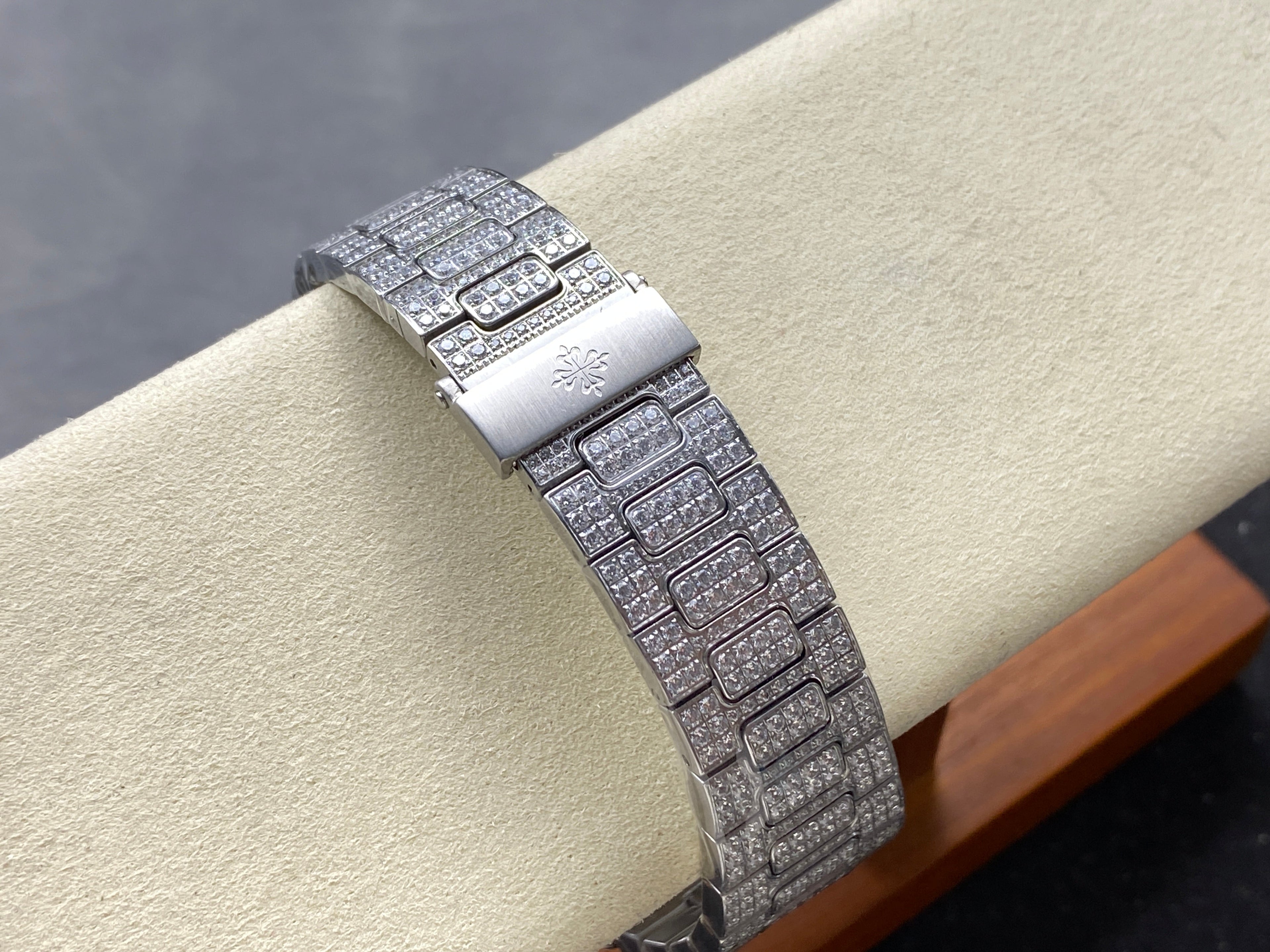 CUBITUS AUTOMATIC ALL STEEL ATTACHED DIAMOND YELLOW DIAL