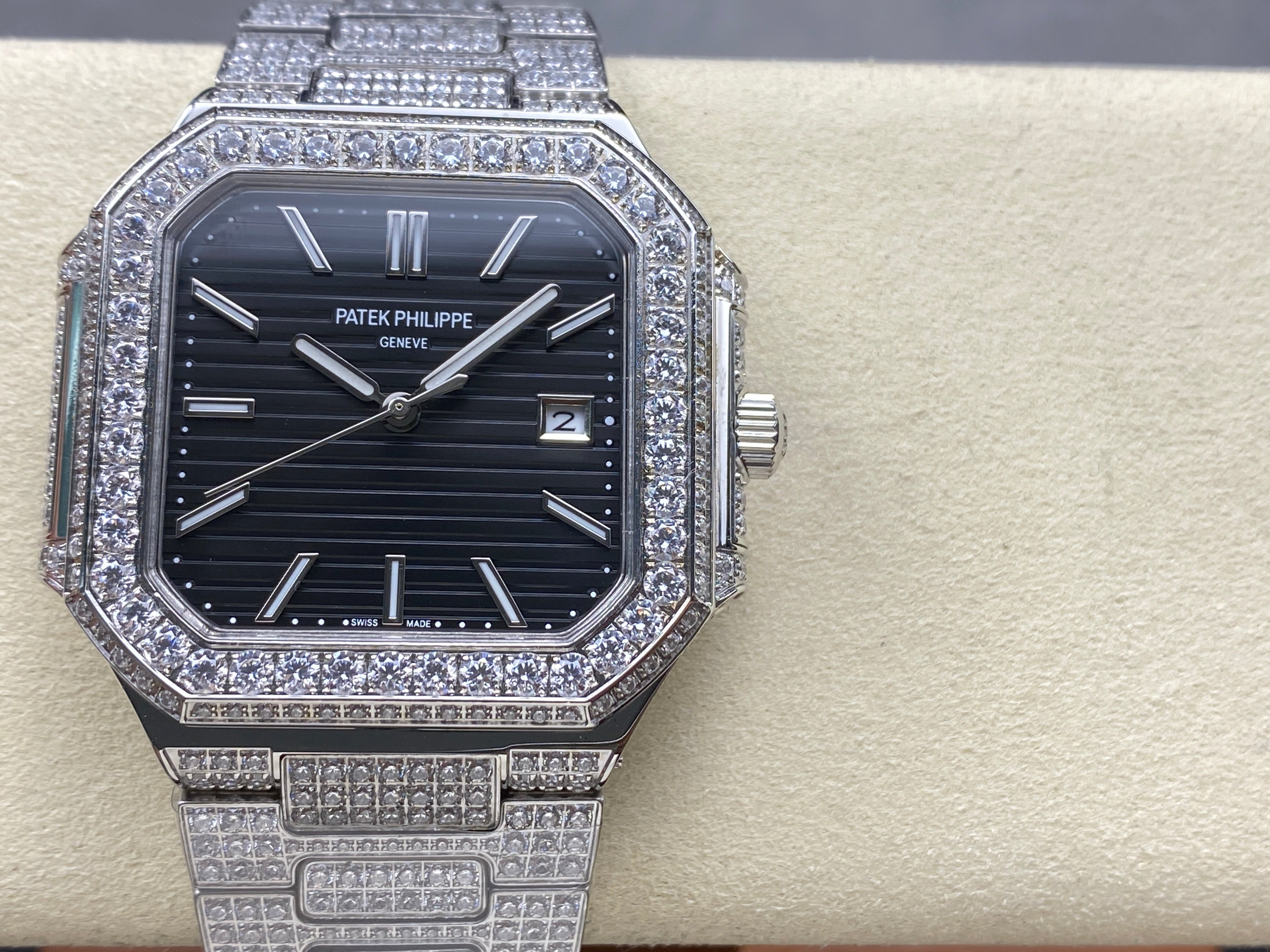 CUBITUS AUTOMATIC ALL STEEL ATTACHED DIAMOND BLACK DIAL