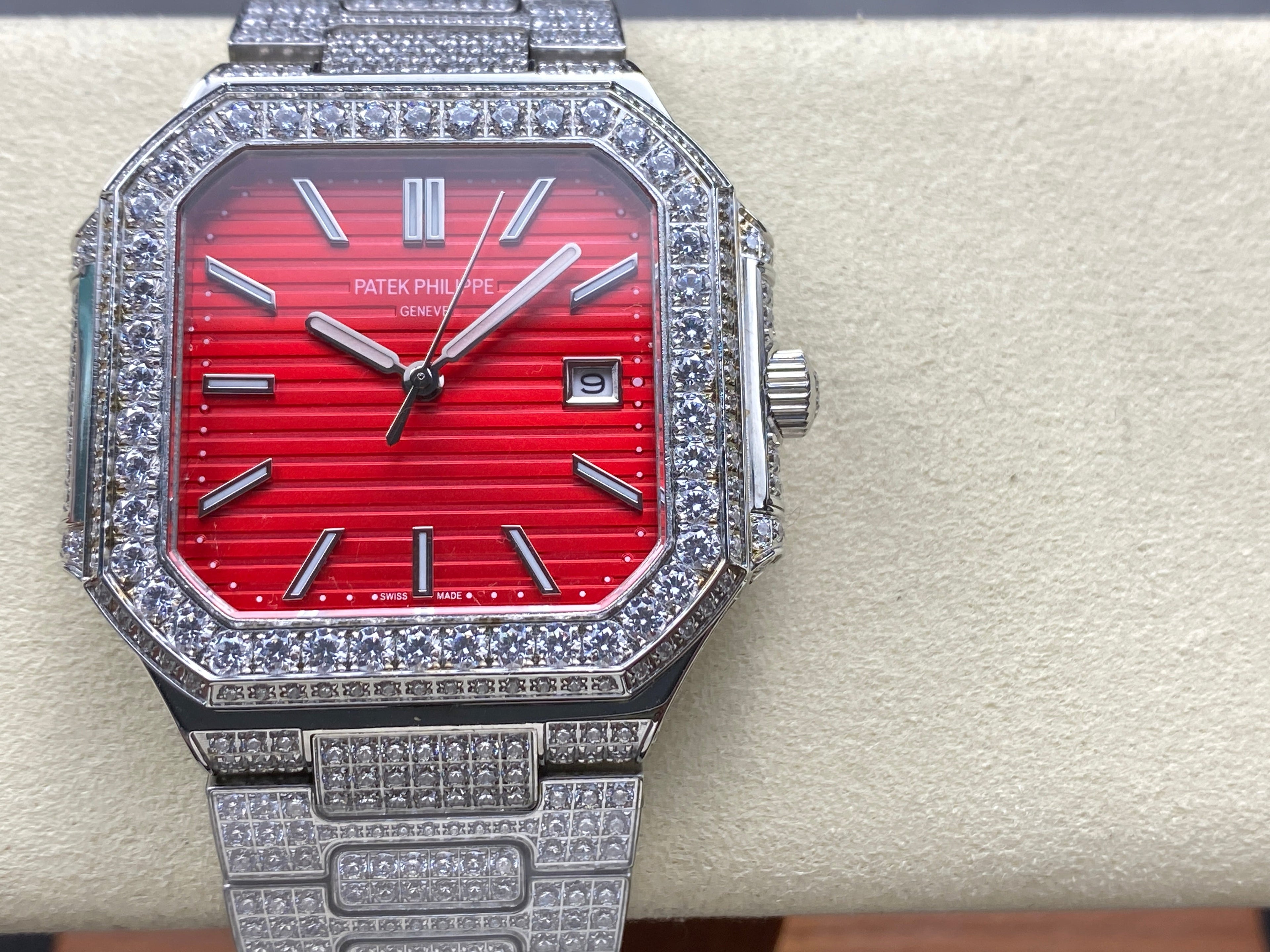 CUBITUS AUTOMATIC ALL STEEL ATTACHED DIAMOND RED DIAL