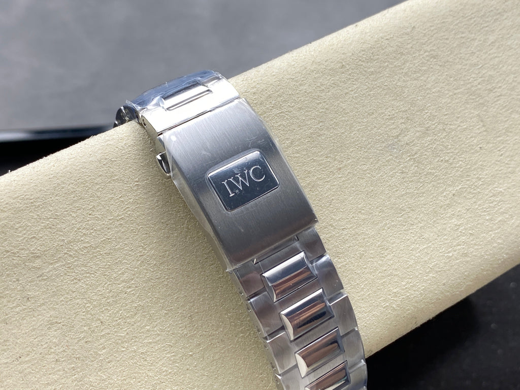PORTUGIESER AUTOMATIC 42 WATCH SILVER CASE WITH NAVY BLUE DIAL