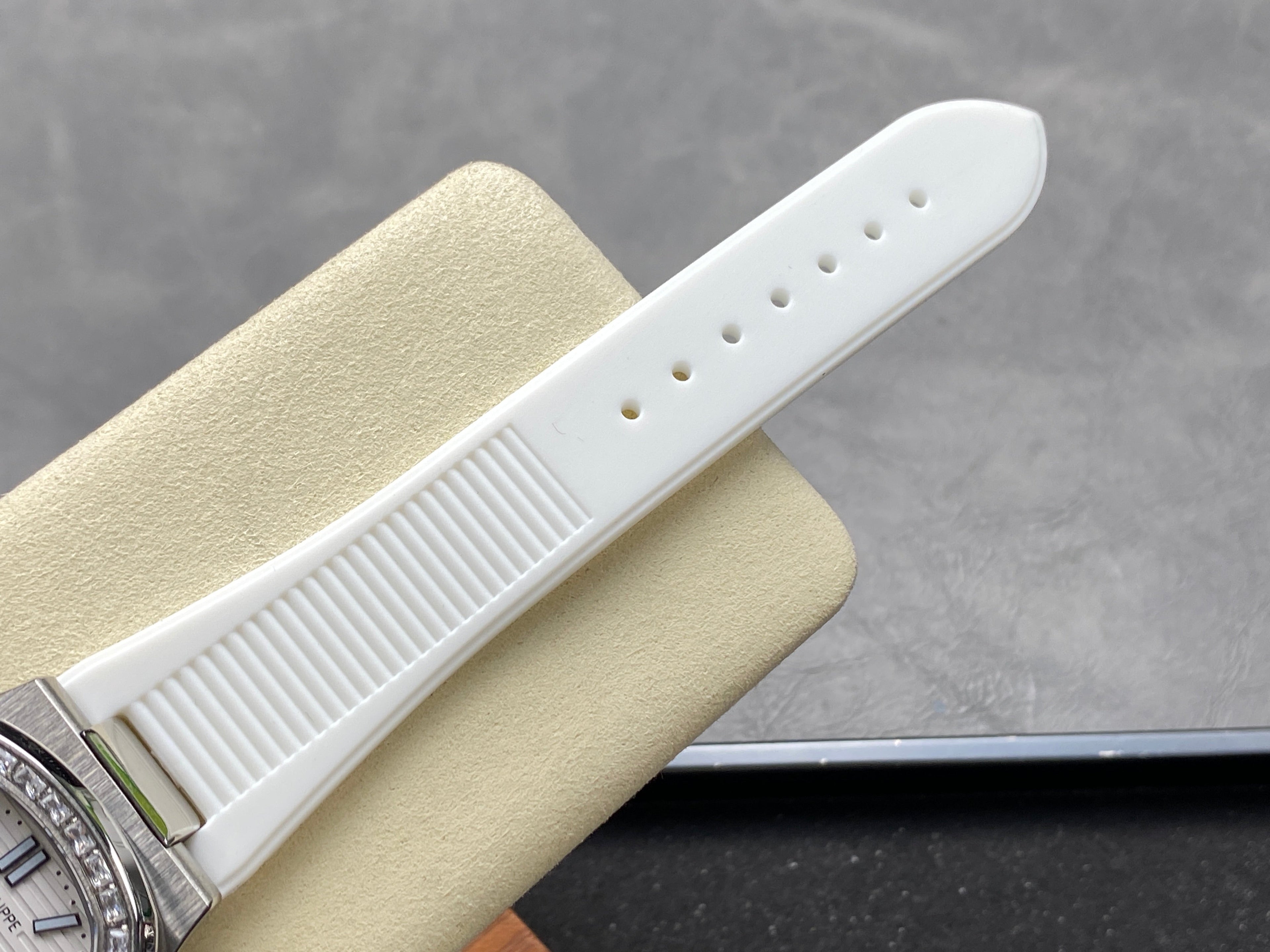 NAUTILUS STEEL ATTACHED DIAMOND BEZEL WHITE RUBBER STRAP