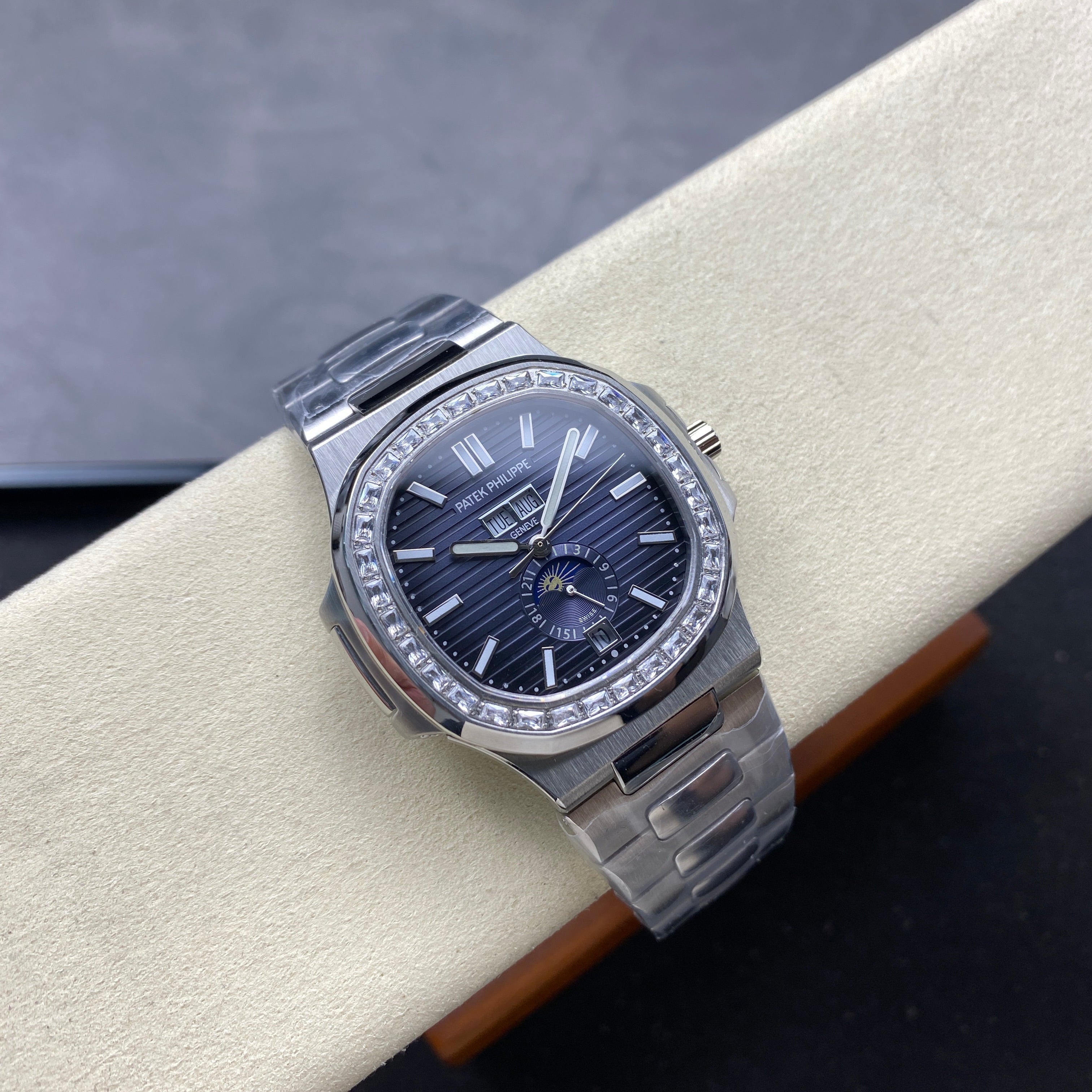 NAUTILUS STEEL ATTACHED DIAMOND BEZEL DARK BLUE DIAL