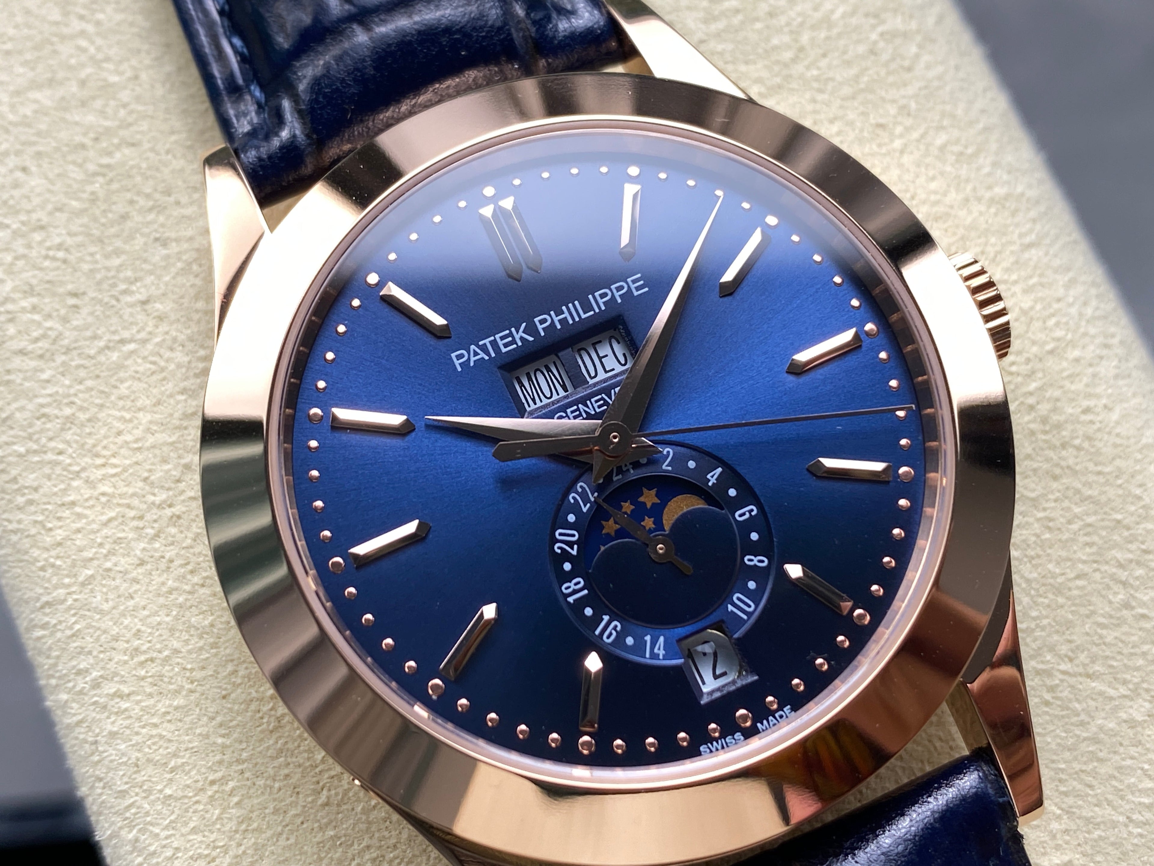 ANNUAL CALENDAR SELF-WINDING ROSE GOLD CASE BLUE SUNBURST DIAL