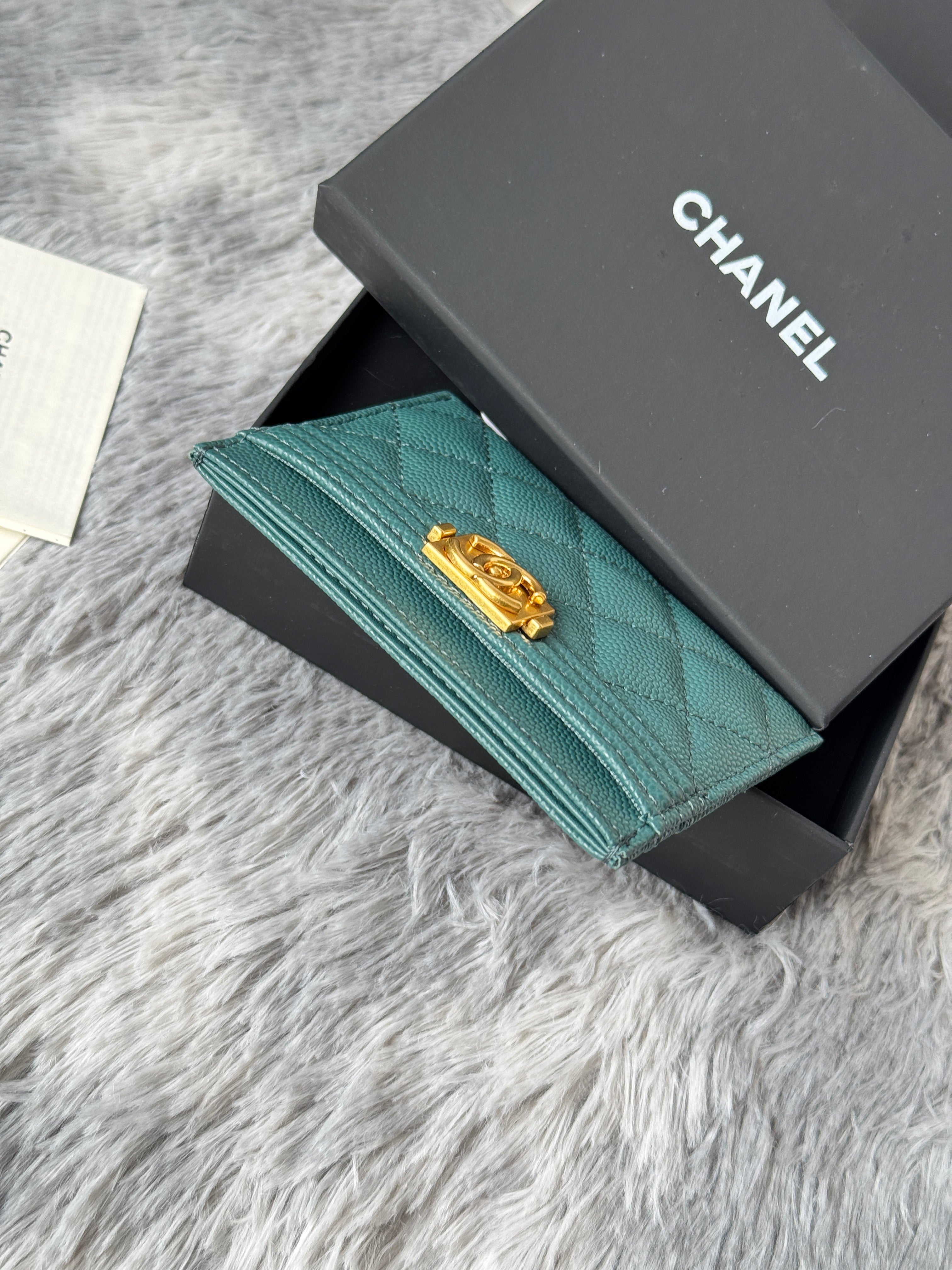 LEBOY CARD HOLDER 11 IN SHADOW GREEN GRAINED CALFSKIN GOLD-TONE HARDWARE