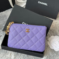CC CLASSIC ZIPPED POUCH 14 IN BABY PURPLE GRAINED CALFSKIN GOLD-TONE CHARM CHAIN