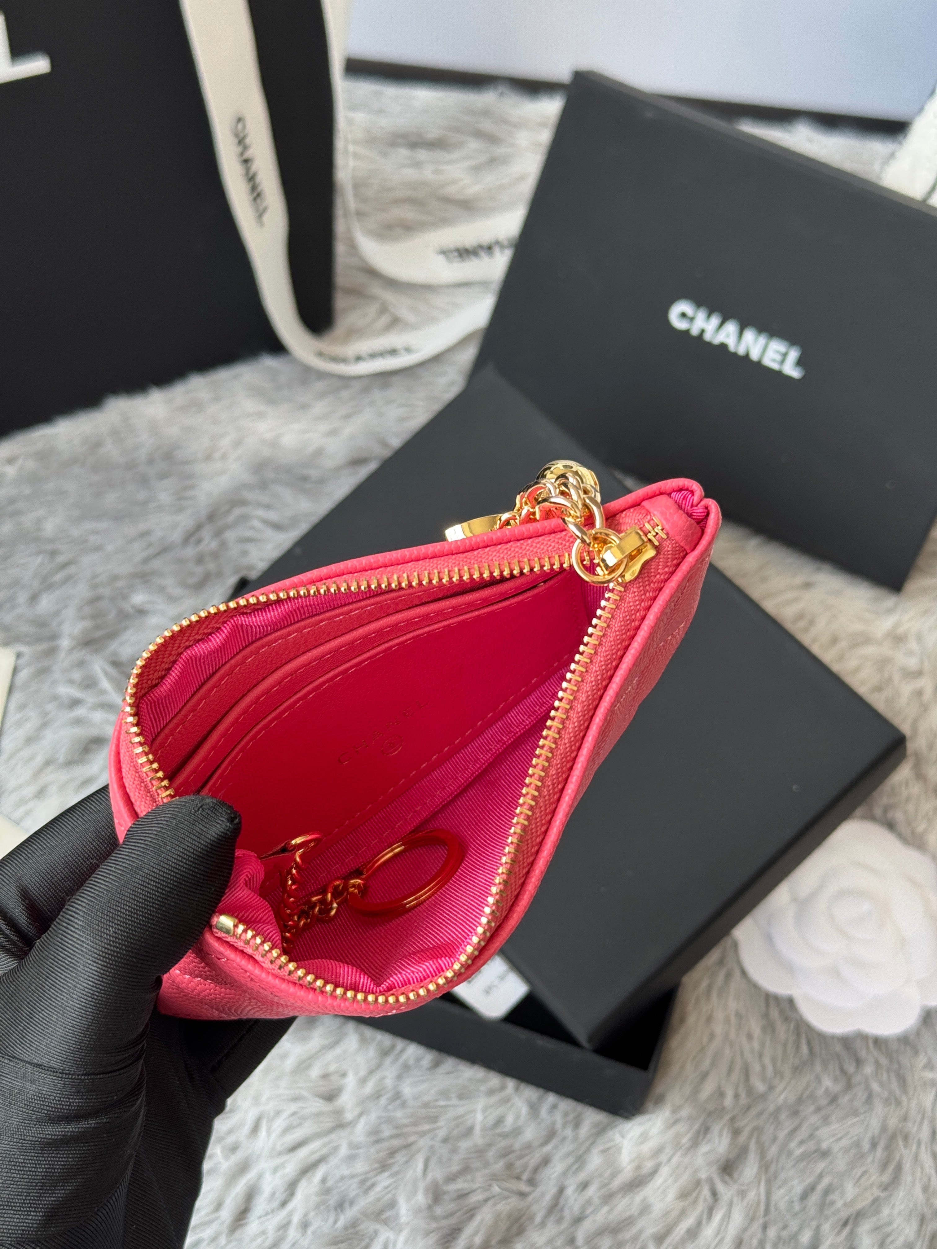 CC CLASSIC ZIPPED POUCH 14 IN CHESTNUT ROSE PINK GRAINED CALFSKIN GOLD-TONE CHARM CHAIN