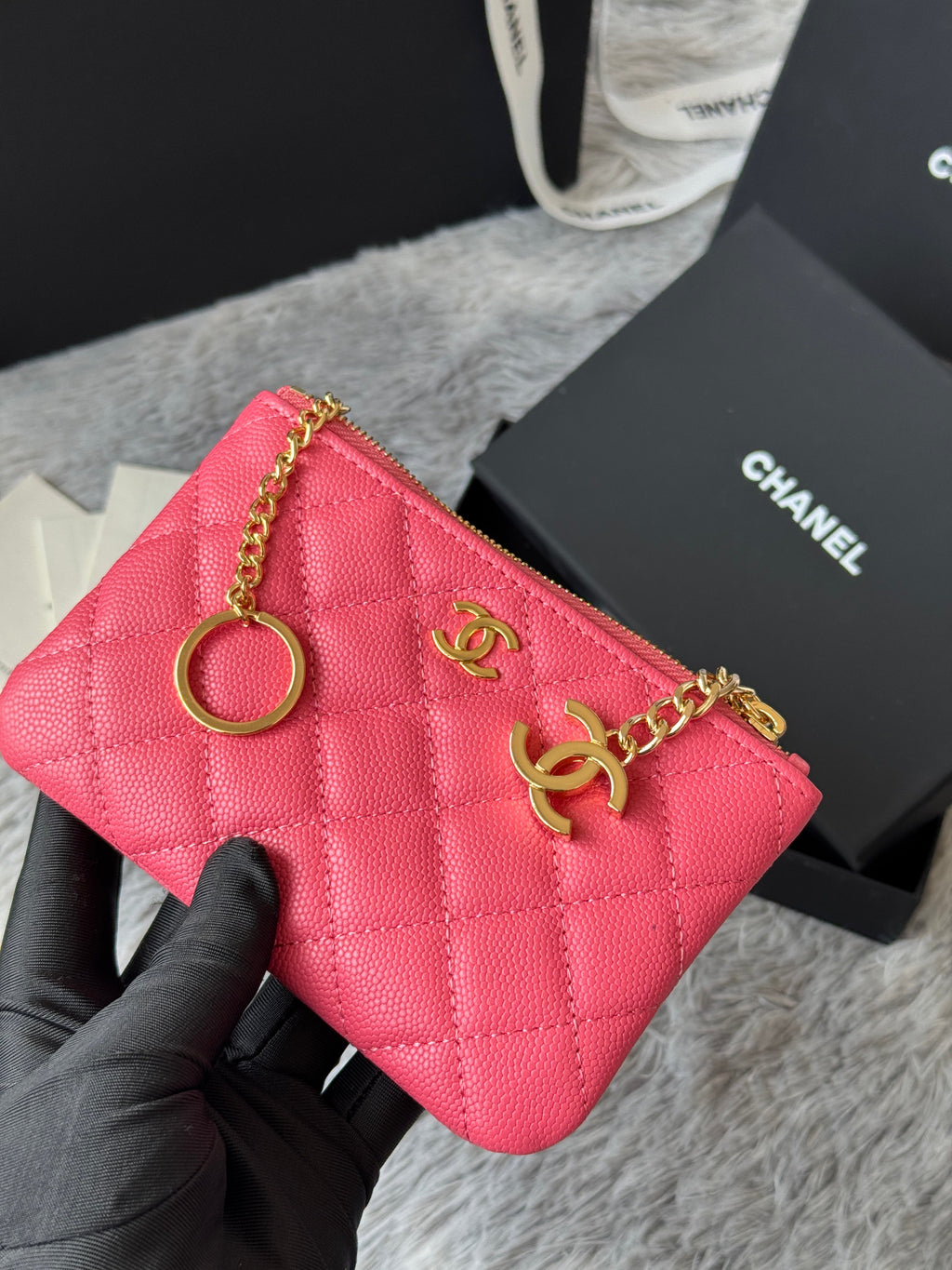 CC CLASSIC ZIPPED POUCH 14 IN CHESTNUT ROSE PINK GRAINED CALFSKIN GOLD-TONE CHARM CHAIN