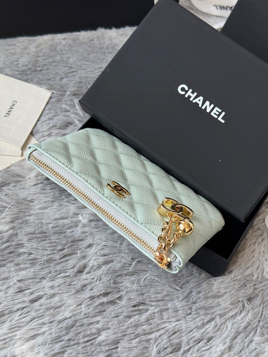 CC CLASSIC ZIPPED POUCH 14 IN MYSTIC GREEN GRAINED CALFSKIN GOLD-TONE CHARM CHAIN