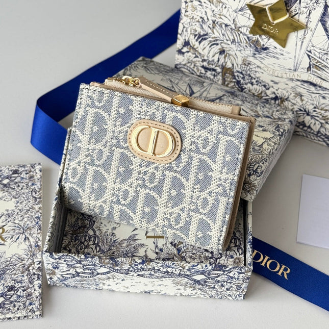 DIOR 25S 30 MONTAIGNE DAHLIA WALLET 11 IN LIGHT BLUE DIOR OBLIQUE JACQUARD